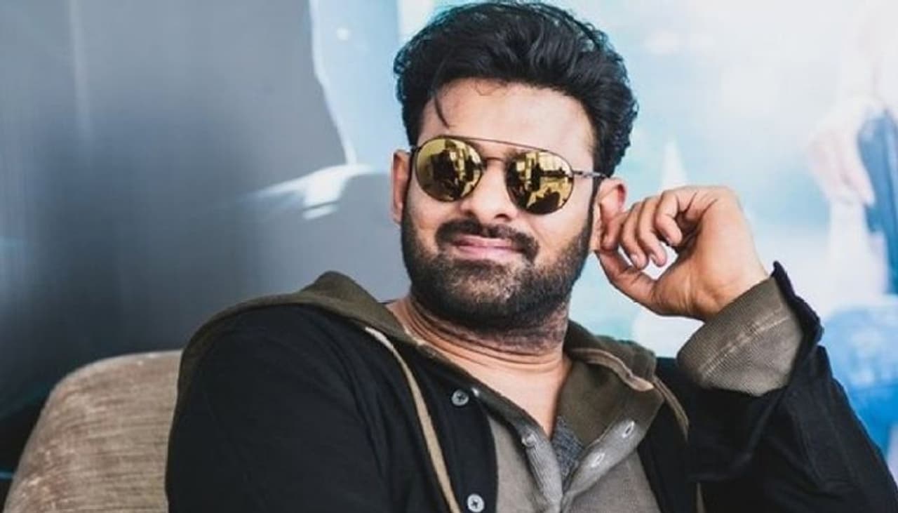<p>Baahubali fame Prabhas is scared of Tollywood dance choreographer Rakesh Master</p> <p>Baahubali fame Prabhas is scared of Tollywood dance choreographer Rakesh Master</p>