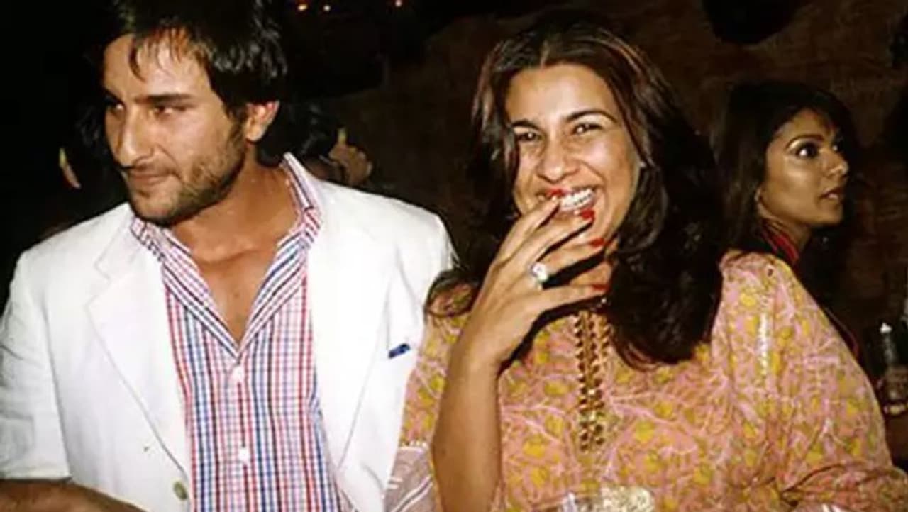 <p>ಮದುವೆಯಂತೆಯೇ ಸೈಫ್ ಮತ್ತು ಅಮೃತಾರ ವಿಚ್ಛೇದನವೂ ಸಾಕಷ್ಟು ಸುದ್ದಿ ಮಾಡಿತ್ತು. ವಯಸ್ಸಿನಲ್ಲಿ ಹಿರಿಯಳಾದ ಅಮೃತಾಳನ್ನು ಮದುವೆಯಾಗಿ 13 ವರ್ಷಗಳ ನಂತರ ಡಿವೋರ್ಸ್ ಮಾಡಿದ ಸೈಫ್, 'ವಿಚ್ಛೇದನ ಸಮಯದಲ್ಲಿ 5 ಕೋಟಿ ರೂ.ಗಳ ಜೀವನಾಂಶವನ್ನು ನಿಗದಿಪಡಿಸಲಾಗಿದೆ, ಅದರಲ್ಲಿ 2.5 ಕೋಟಿ ರೂ ಕೊಟ್ಟಾಗಿದೆ. ಅಲ್ಲದೆ, ಮಕ್ಕಳ ಆರೈಕೆಗಾಗಿ ಅವರು ಪ್ರತಿ ತಿಂಗಳು 1 ಲಕ್ಷ ರೂಪಾಯಿ ಅಮೃತಾಗೆ ನೀಡುತ್ತೇನೆ,' ಎಂದಿದ್ದರು. </p> <p>ಮದುವೆಯಂತೆಯೇ ಸೈಫ್ ಮತ್ತು ಅಮೃತಾರ ವಿಚ್ಛೇದನವೂ ಸಾಕಷ್ಟು ಸುದ್ದಿ ಮಾಡಿತ್ತು. ವಯಸ್ಸಿನಲ್ಲಿ ಹಿರಿಯಳಾದ ಅಮೃತಾಳನ್ನು ಮದುವೆಯಾಗಿ 13 ವರ್ಷಗಳ ನಂತರ ಡಿವೋರ್ಸ್ ಮಾಡಿದ ಸೈಫ್, 'ವಿಚ್ಛೇದನ ಸಮಯದಲ್ಲಿ 5 ಕೋಟಿ ರೂ.ಗಳ ಜೀವನಾಂಶವನ್ನು ನಿಗದಿಪಡಿಸಲಾಗಿದೆ, ಅದರಲ್ಲಿ 2.5 ಕೋಟಿ ರೂ ಕೊಟ್ಟಾಗಿದೆ. ಅಲ್ಲದೆ, ಮಕ್ಕಳ ಆರೈಕೆಗಾಗಿ ಅವರು ಪ್ರತಿ ತಿಂಗಳು 1 ಲಕ್ಷ ರೂಪಾಯಿ ಅಮೃತಾಗೆ ನೀಡುತ್ತೇನೆ,' ಎಂದಿದ್ದರು. </p>