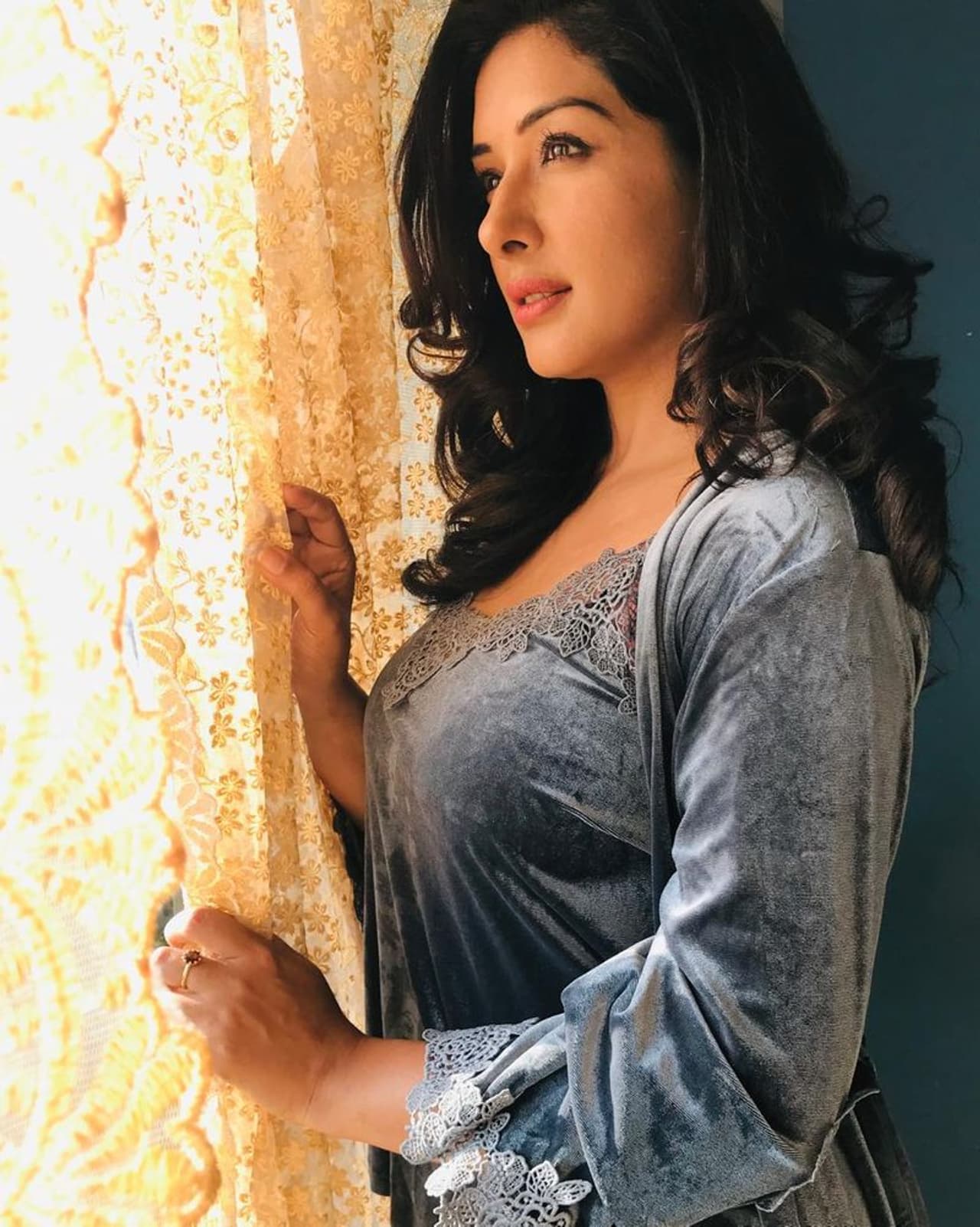 <p>பஞ்சாபி படங்களில் நடித்து பிரபலமானவர் சமீஷா சிங், இவர் சிங்கப்பூரை சேர்ந்த, பாடகரும், தொழிலதிபருமான, Shael Oswal என்பவரை ஜூலை 3 ஆம் தேதி அன்று, மிகவும் எளிமையான முறையில் திருமணம் செய்துகொண்டுள்ளார்.</p>