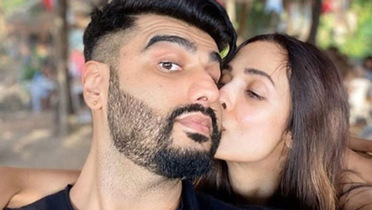 <p>Bollywood actors are these days spending time to share videos and pictures to show how they are spending their quarantine days. Many are just commenting on those posts, like Arjun Kapoor, who recently dropped a lovey dovey comment on girlfriend Malaika Arora's Instagram page. </p> <p>Bollywood actors are these days spending time to share videos and pictures to show how they are spending their quarantine days. Many are just commenting on those posts, like Arjun Kapoor, who recently dropped a lovey dovey comment on girlfriend Malaika Arora's Instagram page. </p>