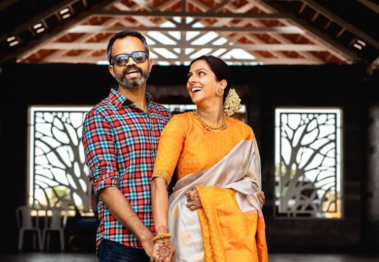 <p>ಆದರೆ ತಮ್ಮ ಮದುವೆ ಬಗ್ಗೆ ಇನ್ನೂ ನೀಲ್ ಗೆ ಕ್ಲಾರಿಟಿ ಸಿಕ್ಕಿಲ್ಲವಂತೆ.</p> <p>ಆದರೆ ತಮ್ಮ ಮದುವೆ ಬಗ್ಗೆ ಇನ್ನೂ ನೀಲ್ ಗೆ ಕ್ಲಾರಿಟಿ ಸಿಕ್ಕಿಲ್ಲವಂತೆ.</p>