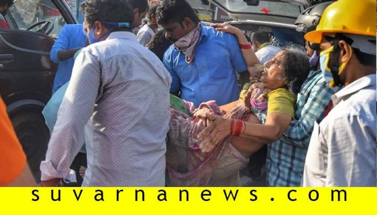 <p>ಕಾರ್ಖಾನೆಯೊಂದರ ನಿರ್ಲಕ್ಷ್ಯದಿಂದಾಗಿ ಸೋರಿಕೆಯಾದ ಅನಿಲದಿಂದ ದಿನ ಬೆಳಗಾಗುತ್ತಿದ್ದಂತೆಯೇ ಉಸಿರಾಡುವ ಗಾಳಿಯೂ ವಿಷಚವಾಗಿ ಮಾರ್ಪಾಡಾಗಿದ್ದು, ಇಬ್ಬರು ಮಕ್ಕಳು ಸೇರಿ ಹತ್ತು ಮಂದಿಯನ್ನು ಬಲಿ ಪಡೆದಿದೆ. ಅಲ್ಲದೇ ಇನ್ನೂರಕ್ಕೂ ಅಧಿಕ ಮಂದಿ ಇದರಿಂದ ಅಸ್ವಸ್ಥರಾಗಿದ್ದಾರೆ</p> <p>ಕಾರ್ಖಾನೆಯೊಂದರ ನಿರ್ಲಕ್ಷ್ಯದಿಂದಾಗಿ ಸೋರಿಕೆಯಾದ ಅನಿಲದಿಂದ ದಿನ ಬೆಳಗಾಗುತ್ತಿದ್ದಂತೆಯೇ ಉಸಿರಾಡುವ ಗಾಳಿಯೂ ವಿಷಚವಾಗಿ ಮಾರ್ಪಾಡಾಗಿದ್ದು, ಇಬ್ಬರು ಮಕ್ಕಳು ಸೇರಿ ಹತ್ತು ಮಂದಿಯನ್ನು ಬಲಿ ಪಡೆದಿದೆ. ಅಲ್ಲದೇ ಇನ್ನೂರಕ್ಕೂ ಅಧಿಕ ಮಂದಿ ಇದರಿಂದ ಅಸ್ವಸ್ಥರಾಗಿದ್ದಾರೆ</p>