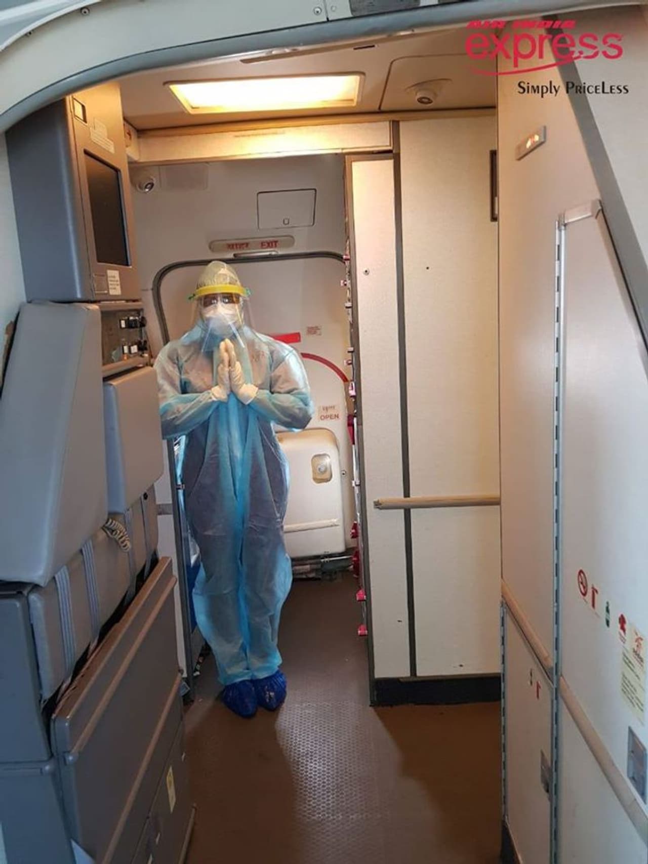 <p>&nbsp;</p><p><br />ദുബായ് കോഴിക്കോട് വിമാനത്തിൽ 177 യാത്രക്കാരും 5 കുട്ടികളുമാണുള്ളത്. അബുദാബി കൊച്ചി വിമാനത്തിൽ 177 യാത്രക്കാരും നാല് കുട്ടികളുമുണ്ട്.</p>