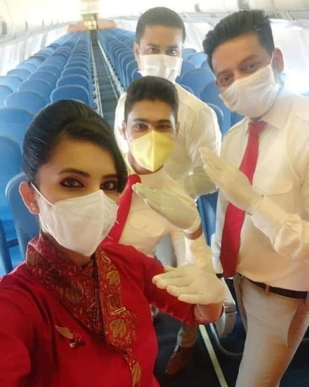 <p>നെടുമ്പാശേരിയില് 10.08ന് വിമാനമിറങ്ങിയപ്പോള് കരിപ്പൂരില് 10.32ന് വിമാനമെത്തി. അബുദാബി കൊച്ചി വിമാനത്തില് 181 യാത്രക്കാരാണുണ്ടായിരുന്നത്. </p> <p>നെടുമ്പാശേരിയില് 10.08ന് വിമാനമിറങ്ങിയപ്പോള് കരിപ്പൂരില് 10.32ന് വിമാനമെത്തി. അബുദാബി കൊച്ചി വിമാനത്തില് 181 യാത്രക്കാരാണുണ്ടായിരുന്നത്. </p>