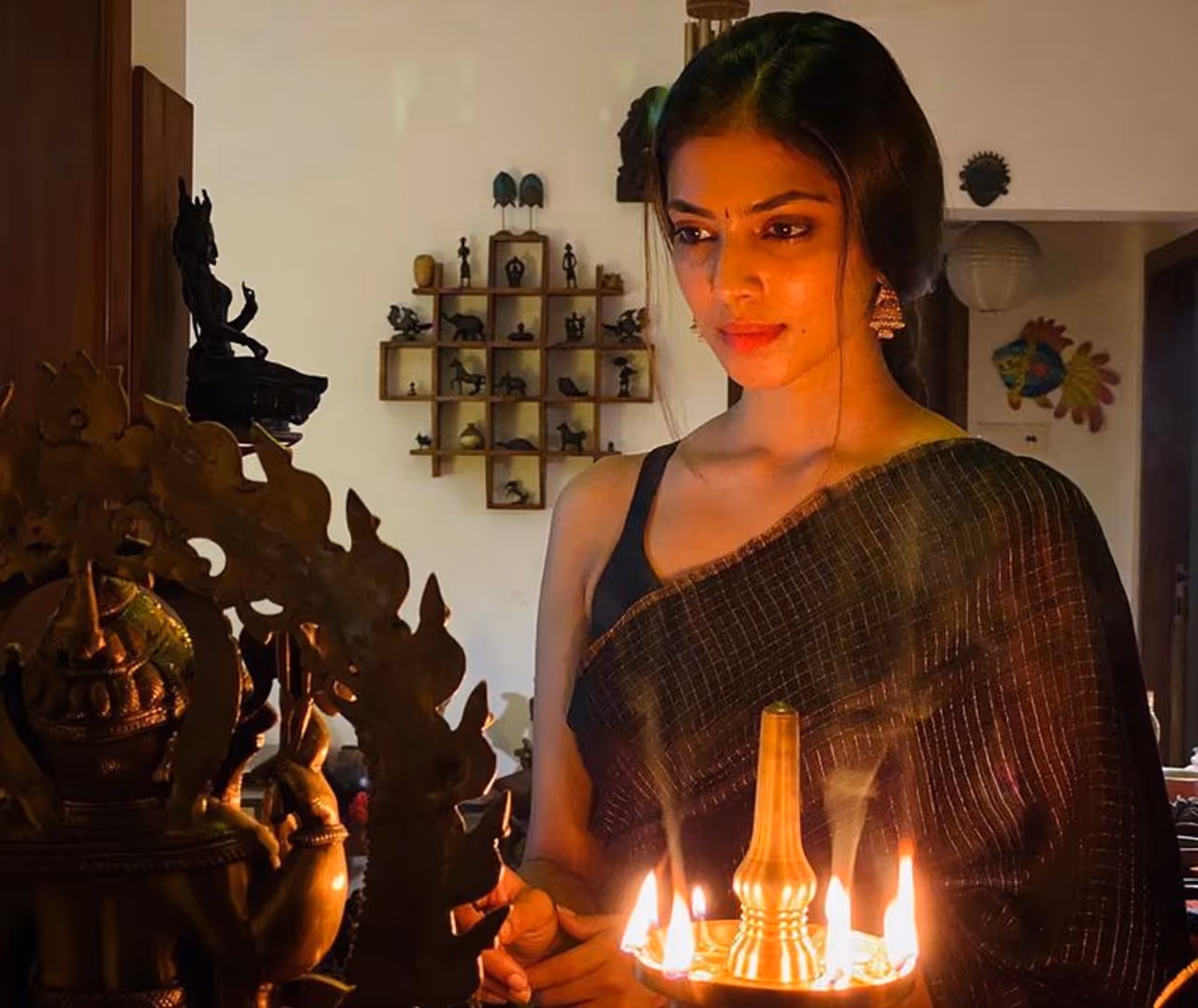 <p>Malavikamohanan </p> <p>Malavikamohanan </p>