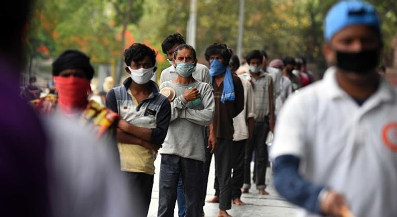 <p>കഴിഞ്ഞ 24 മണിക്കൂറിനിടെ 154 പേരാണ് രാജ്യത്ത് കൊവിഡ്19 ബാധയേറ്റ് മരിക്കുന്നത്. 24 മണിക്കൂറിനിടെ മരിക്കുന്നവരുടെ ഏറ്റവും വലിയ കണക്കുകളിലൊന്നാണ് ഇത്.</p> <p>കഴിഞ്ഞ 24 മണിക്കൂറിനിടെ 154 പേരാണ് രാജ്യത്ത് കൊവിഡ്19 ബാധയേറ്റ് മരിക്കുന്നത്. 24 മണിക്കൂറിനിടെ മരിക്കുന്നവരുടെ ഏറ്റവും വലിയ കണക്കുകളിലൊന്നാണ് ഇത്.</p>