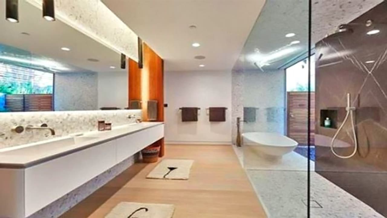 <p>ಬಾತ್ರೂಮ್ ದೇವರ ಕೋಣೆ ಸಮೀಪ ಇರಬಾರದು. ಒಂದು ವೇಳೆ ಇದ್ದರೆ ಅದನ್ನು ಬಳಕೆ ಮಾಡಬೇಡಿ ಹಾಗೂ ಅದನ್ನು ತುಂಬಾ ಕ್ಲೀನ್ ಆಗಿ ಇಟ್ಟುಕೊಳ್ಳಿ.</p> <p>ಬಾತ್ರೂಮ್ ದೇವರ ಕೋಣೆ ಸಮೀಪ ಇರಬಾರದು. ಒಂದು ವೇಳೆ ಇದ್ದರೆ ಅದನ್ನು ಬಳಕೆ ಮಾಡಬೇಡಿ ಹಾಗೂ ಅದನ್ನು ತುಂಬಾ ಕ್ಲೀನ್ ಆಗಿ ಇಟ್ಟುಕೊಳ್ಳಿ.</p>