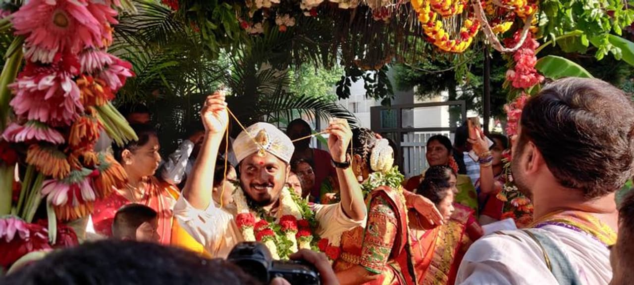 <p>ಮೇ.10ರಂದು ದಾಂಪತ್ಯ ಜೀವನಕ್ಕೆ ಕಾಲಿಟ್ಟ ಎಪಿ ಅರ್ಜುನ್</p> <p>ಮೇ.10ರಂದು ದಾಂಪತ್ಯ ಜೀವನಕ್ಕೆ ಕಾಲಿಟ್ಟ ಎಪಿ ಅರ್ಜುನ್</p>