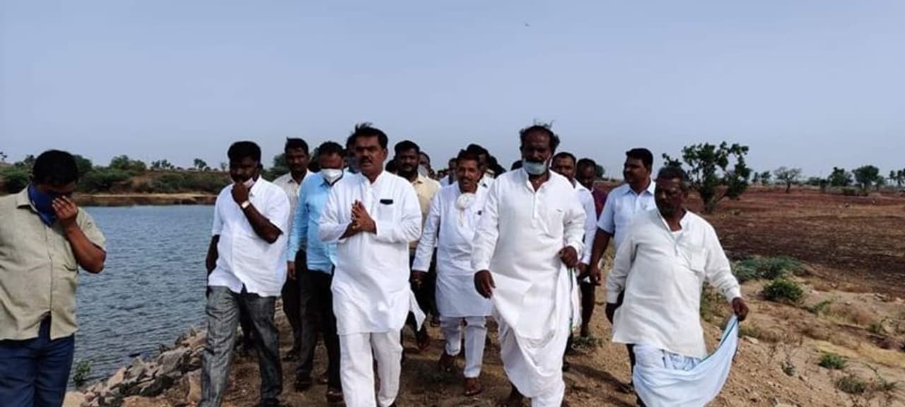 <p>ಪ್ರಸಕ್ತ ವರ್ಷದ ಬಿರು ಬೇಸಿಗೆಯಲ್ಲಿಯೇ ಮುದ್ದೇಬಿಹಾಳ ತಾಲೂಕಿನ ಮಲಗಲದಿನ್ನಿ ಕೆರೆಗೆ ನೀರು ತುಂಬಿಸಿದ ಶಾಸಕ ನಡಹಳ್ಳಿ&nbsp;</p>