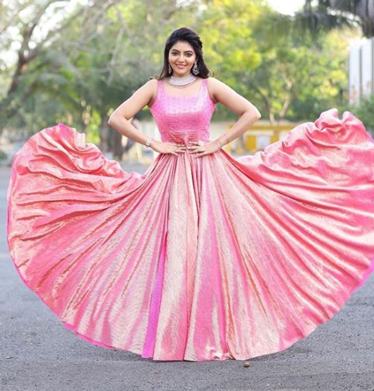 <p>ಇನ್ಸ್ಟಾಗ್ರಾಂ ಖಾತೆಯಲ್ಲಿ 1.7 ಮಿಲಿಯನ್ ಫಾಲೋವರ್ಸ್ ಹೊಂದಿದ್ದಾರೆ.</p> <p>ಇನ್ಸ್ಟಾಗ್ರಾಂ ಖಾತೆಯಲ್ಲಿ 1.7 ಮಿಲಿಯನ್ ಫಾಲೋವರ್ಸ್ ಹೊಂದಿದ್ದಾರೆ.</p>