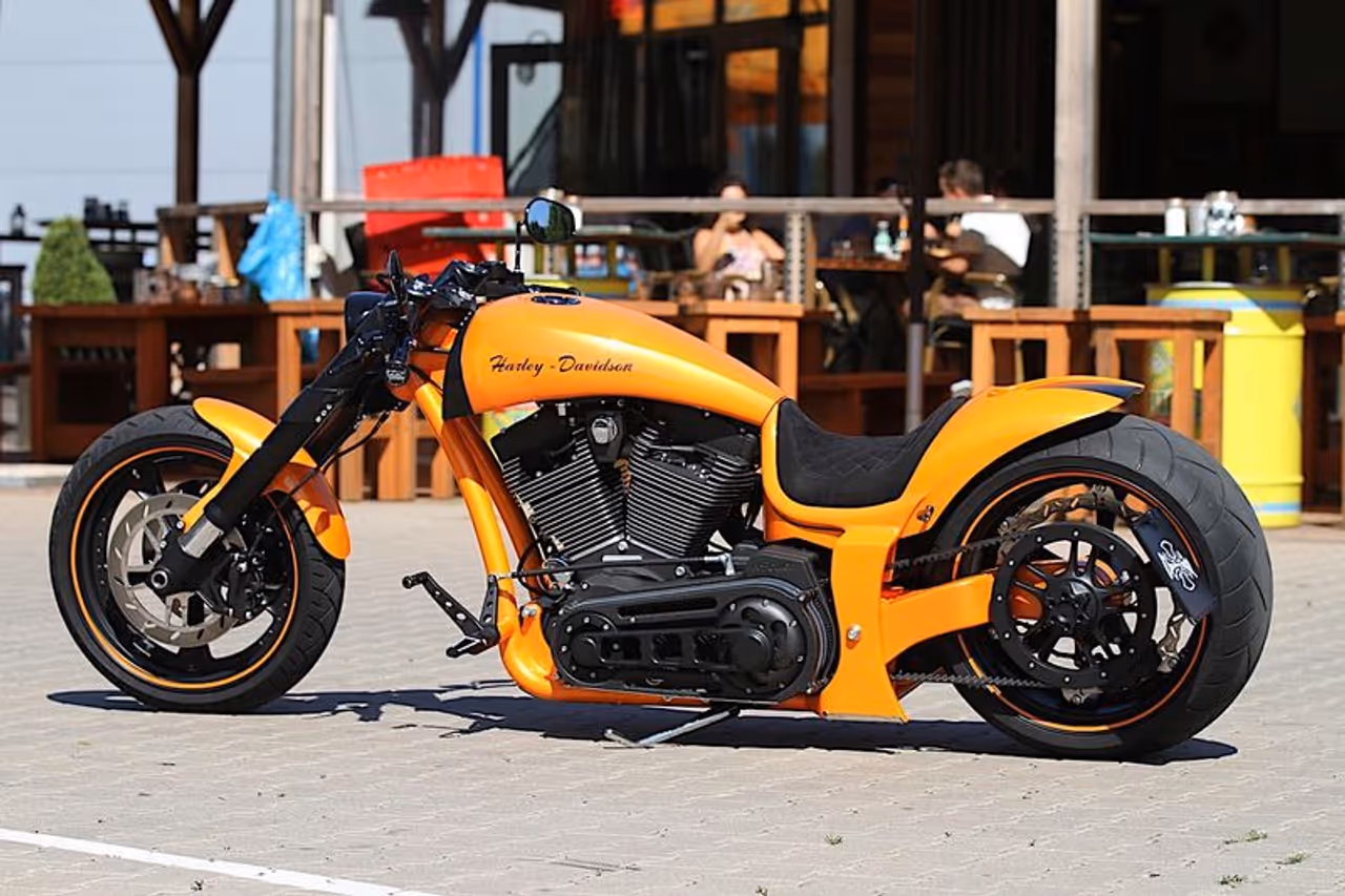 <p>ಇಟಲಿ ಆಟೋಮೇಕರ್ ಲ್ಯಾಂಬೊರ್ಗಿನಿ ಕಾರಿಗೆ ಗೌರವ ಸೂಚಿಸಲು ಹರ್ಲೇ ಡೇವಿಡ್ಸನ್ ಥಂಡರ್ ಬೈಕ್ಗೆ ಈ ರೂಪ ನೀಡಲಾಗಿದೆ</p> <p>ಇಟಲಿ ಆಟೋಮೇಕರ್ ಲ್ಯಾಂಬೊರ್ಗಿನಿ ಕಾರಿಗೆ ಗೌರವ ಸೂಚಿಸಲು ಹರ್ಲೇ ಡೇವಿಡ್ಸನ್ ಥಂಡರ್ ಬೈಕ್ಗೆ ಈ ರೂಪ ನೀಡಲಾಗಿದೆ</p>