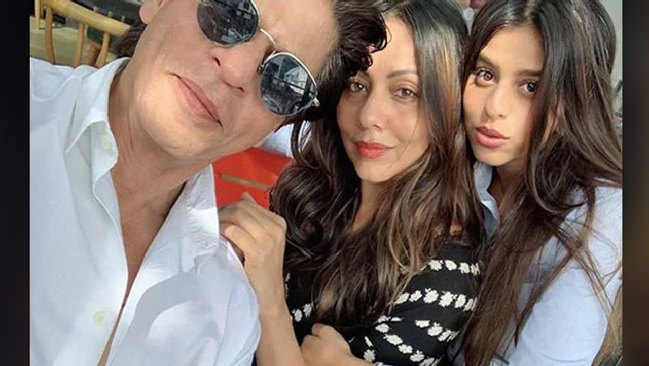 <p>&nbsp;ಕಿಂಗ್‌ ಖಾನ್‌ ಶಾರುಖ್‌ ಹಾಗೂ ಗೌರಿ ಪುತ್ರಿ ಸುಹಾನಾ ಖಾನ್‌ ಮೋಸ್ಟ್‌ ಫೇಮಸ್‌ ಸೆಲೆಬ್ರೆಟಿ ಕಿಡ್‌.</p>