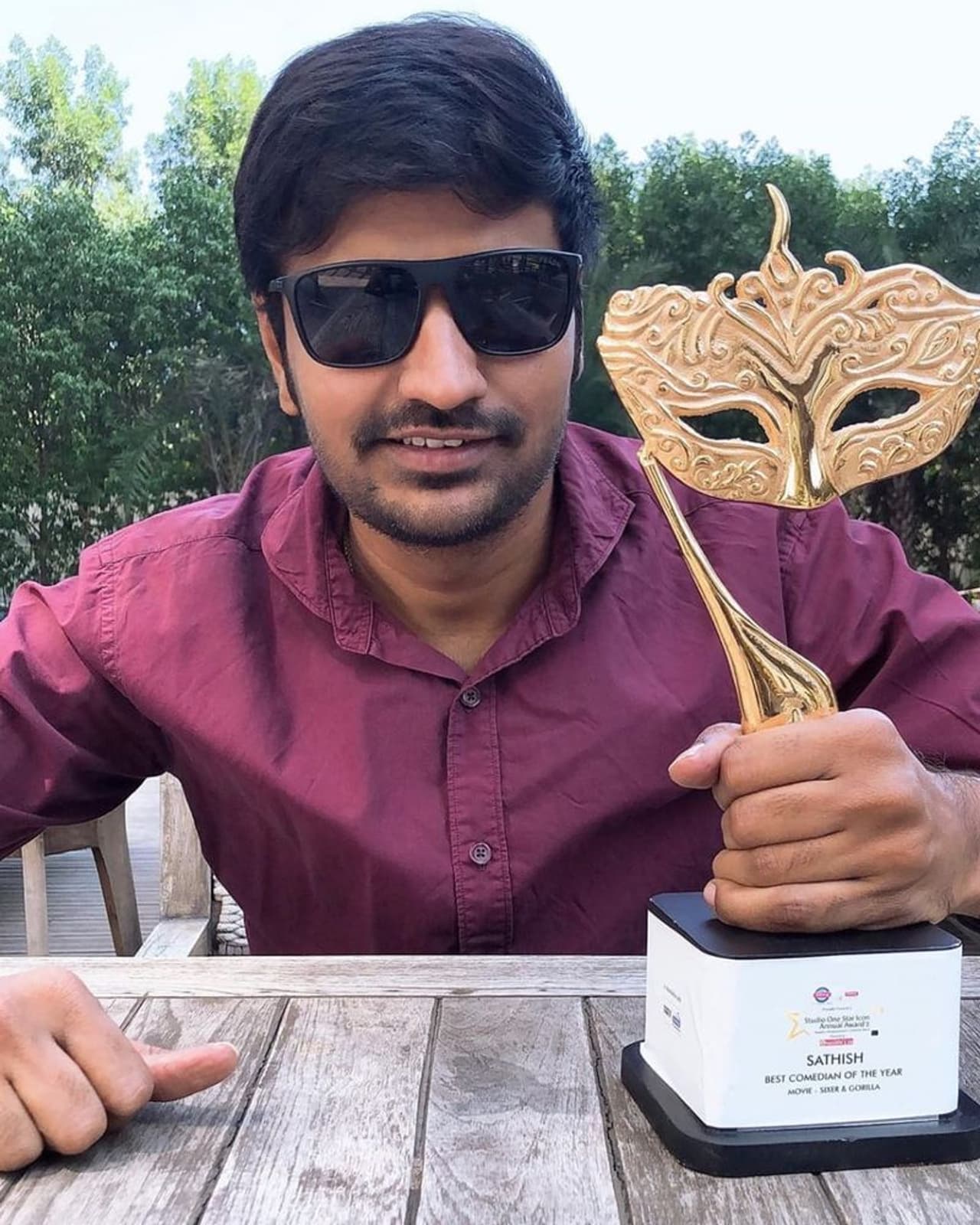 <p>பாண்டியராஜன் இயக்கத்தில் நடிகர் சிவகார்த்திகேயன் நடிப்பில் வெளியான மெரினா படம் மூலம் காமெடி நடிகராக அறிமுகமானவர் சதீஷ். </p> <p>பாண்டியராஜன் இயக்கத்தில் நடிகர் சிவகார்த்திகேயன் நடிப்பில் வெளியான மெரினா படம் மூலம் காமெடி நடிகராக அறிமுகமானவர் சதீஷ். </p>