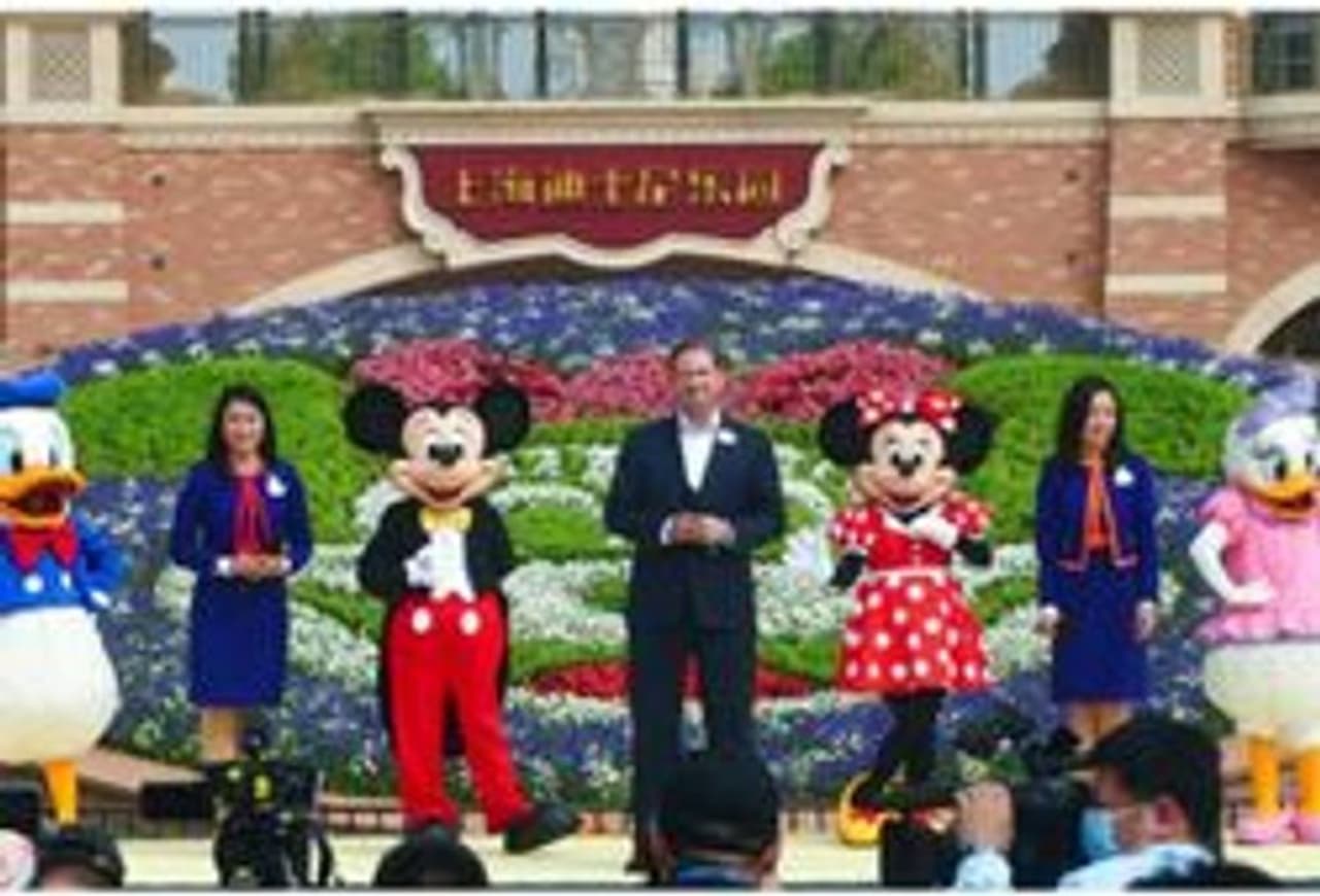 <p>ചൈനയിലെ ഷാങ്ഹായിൽ കൊവിഡ് വ്യാപനത്തെ തുടർന്ന് അടച്ചുപൂട്ടിയ ഡിസ്നി ലാൻഡ് വാട്ടർ തീം പാർക്ക് തുറന്ന് പ്രവർത്തിക്കാനാരംഭിച്ചു.</p> <p>ചൈനയിലെ ഷാങ്ഹായിൽ കൊവിഡ് വ്യാപനത്തെ തുടർന്ന് അടച്ചുപൂട്ടിയ ഡിസ്നി ലാൻഡ് വാട്ടർ തീം പാർക്ക് തുറന്ന് പ്രവർത്തിക്കാനാരംഭിച്ചു.</p>