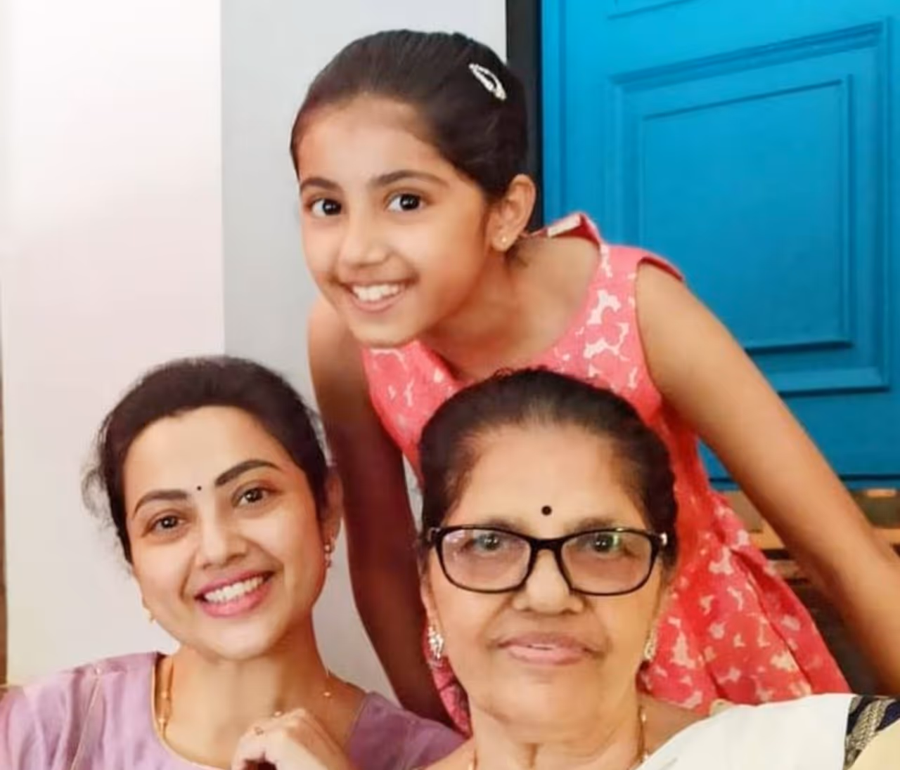 <p>ரசிகர்களை சிரித்தே கவிழ்க்கும் நடிகை மீனா.... புகைப்படங்கள் உள்ளே !! </p> <p>ரசிகர்களை சிரித்தே கவிழ்க்கும் நடிகை மீனா.... புகைப்படங்கள் உள்ளே !! </p>