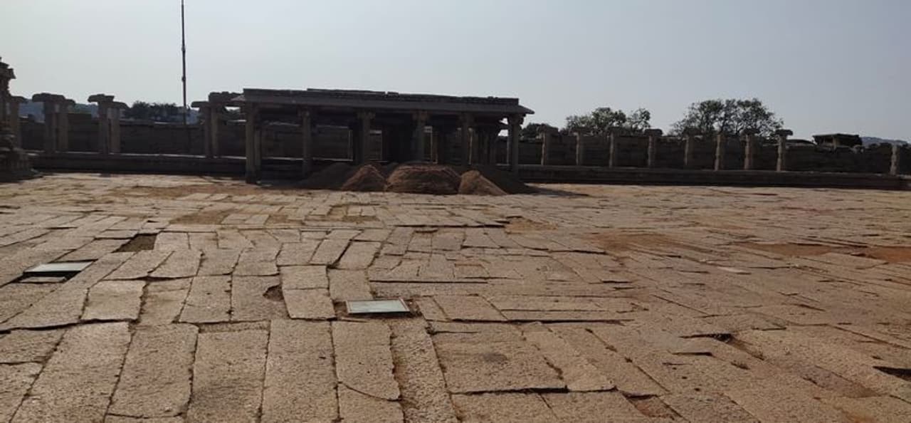 <p>ಗುತ್ತಿಗೆದಾರರಿಂದ ಬೇಕಾ ಬಿಟ್ಟಿಯಾಗಿ ಕಾಮಗಾರಿ ನಡೆಸುತ್ತಿದ್ದರೂ, ಕಣ್ಣು ಮುಚ್ಚಿ ಕುಳಿತಿರುವ ಭಾರತೀಯ ಪುರಾತತ್ವ ಇಲಾಖೆ</p> <p>ಗುತ್ತಿಗೆದಾರರಿಂದ ಬೇಕಾ ಬಿಟ್ಟಿಯಾಗಿ ಕಾಮಗಾರಿ ನಡೆಸುತ್ತಿದ್ದರೂ, ಕಣ್ಣು ಮುಚ್ಚಿ ಕುಳಿತಿರುವ ಭಾರತೀಯ ಪುರಾತತ್ವ ಇಲಾಖೆ</p>