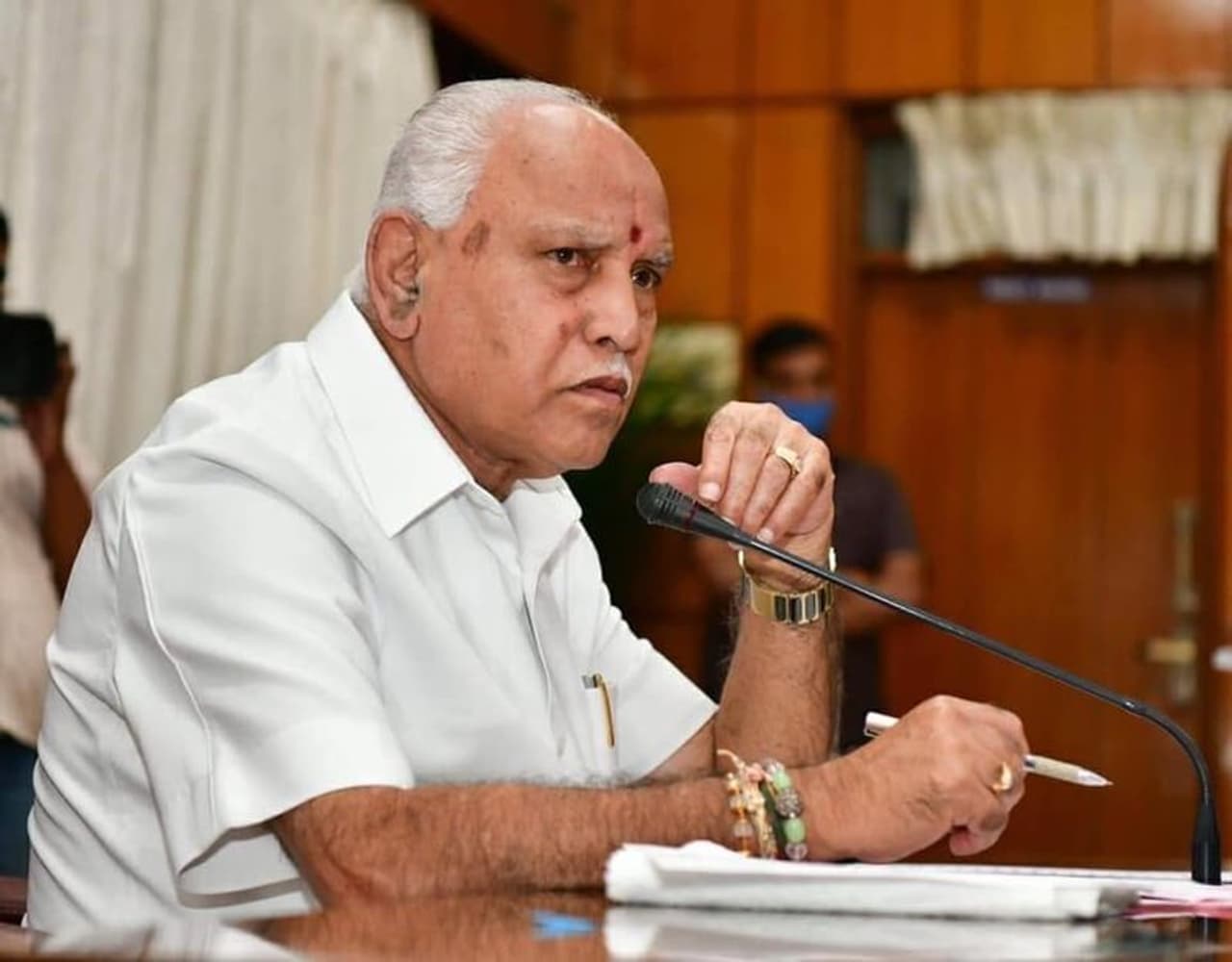 <p>ಸುಮಾರು 512 ಕೋಟಿ ರೂ.ಸಹಾಯದ 3 ಪ್ಯಾಕೇಜ್ ಘೋಷಿಸಿದ ಮುಖ್ಯಮಂತ್ರಿ ಬಿ.ಎಸ್.ಯಡಿಯೂರಪ್ಪ</p> <p>ಸುಮಾರು 512 ಕೋಟಿ ರೂ.ಸಹಾಯದ 3 ಪ್ಯಾಕೇಜ್ ಘೋಷಿಸಿದ ಮುಖ್ಯಮಂತ್ರಿ ಬಿ.ಎಸ್.ಯಡಿಯೂರಪ್ಪ</p>