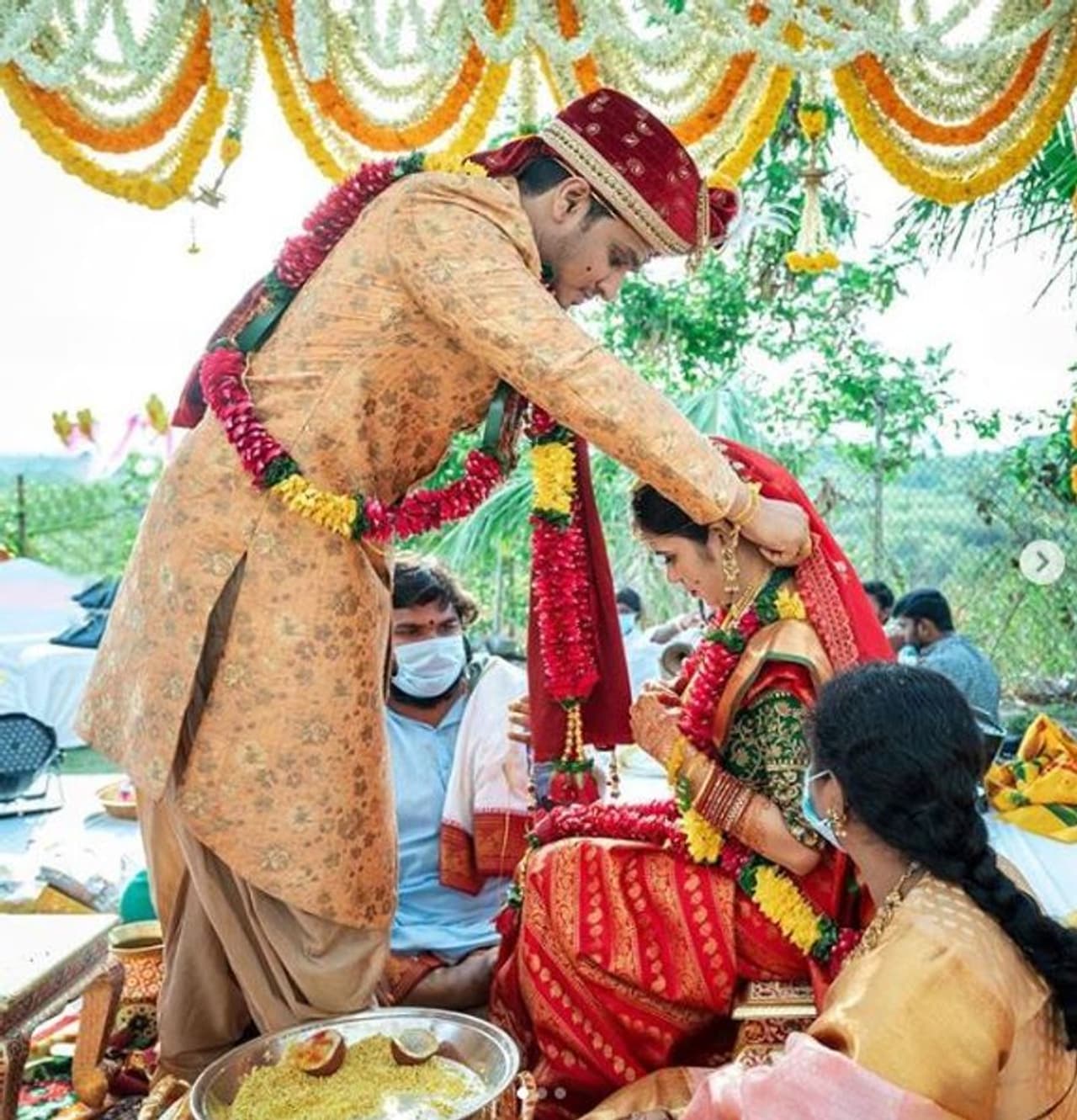 <p>ತೆಲುಗು ನಟ ನಿಖಿಲ್‌ ಸಿದ್ಧಾರ್ಥ್ ಹಾಗೂ ಪಲ್ಲವಿ ಎರಡು ವರ್ಷಗಳಿಂದ ಪ್ರೀತಿಸುತ್ತಿದ್ದರು.</p>