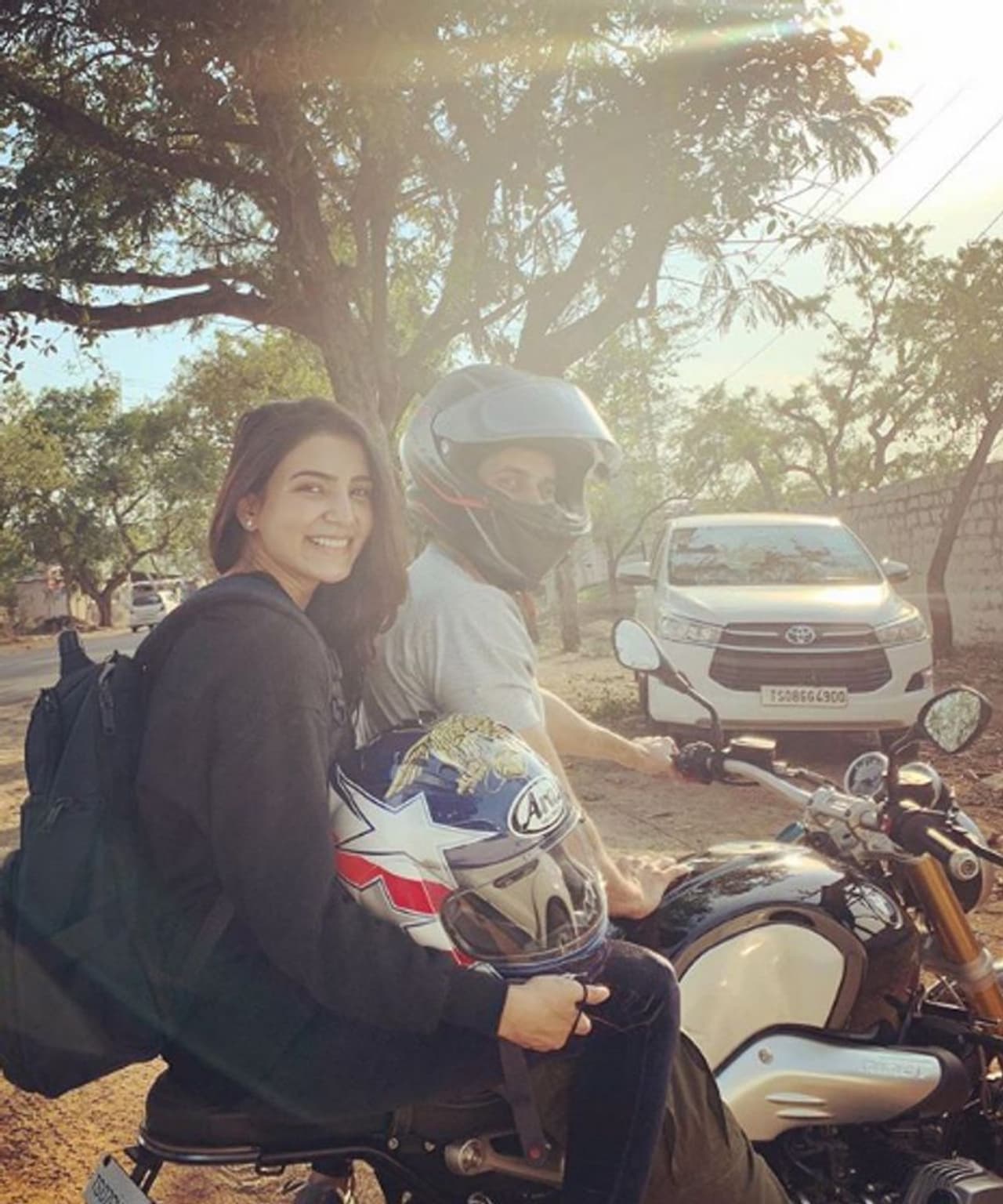 <p>Samantha Akkineni has shared a picture of her with husband Naga Chaitanya on social media<br /> </p> <p>Samantha Akkineni has shared a picture of her with husband Naga Chaitanya on social media<br /> </p>