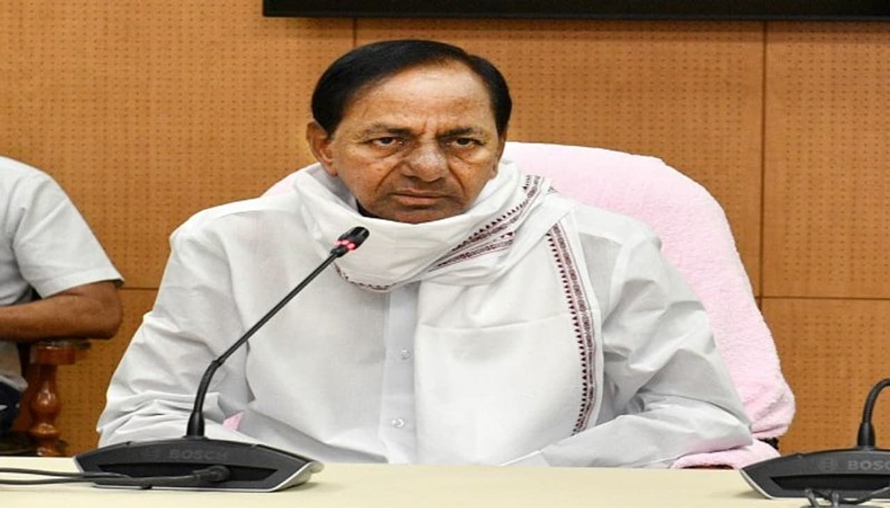 <p>రెండు రోజుల క్రితం సీపీఐ రాష్ట్ర కార్యదర్శి చాడ వెంకట్ రెడ్డితో సీఎం కేసీఆర్ భేటీ కావడం రాజకీయంగా ప్రాధాన్యత సంతరించుకొంది. దుబ్బాక అసెంబ్లీ ఉప ఎన్నికల విషయమై సీపీఐ నేతతో కేసీఆర్ మాట్లాడారనే చర్చ సాగుతోంది. అయితే ఈ విషయమై తమ మధ్య ఎలాంటి చర్చ సాగలేదని సీపీఐ నేత చాడ వెంకట్ రెడ్డి ప్రకటించారు. ఆకస్మాత్తుగా వీరిద్దరి మధ్య భేటీపై రాజకీయవర్గాల్లో చర్చ సాగుతోంది.</p> <p>రెండు రోజుల క్రితం సీపీఐ రాష్ట్ర కార్యదర్శి చాడ వెంకట్ రెడ్డితో సీఎం కేసీఆర్ భేటీ కావడం రాజకీయంగా ప్రాధాన్యత సంతరించుకొంది. దుబ్బాక అసెంబ్లీ ఉప ఎన్నికల విషయమై సీపీఐ నేతతో కేసీఆర్ మాట్లాడారనే చర్చ సాగుతోంది. అయితే ఈ విషయమై తమ మధ్య ఎలాంటి చర్చ సాగలేదని సీపీఐ నేత చాడ వెంకట్ రెడ్డి ప్రకటించారు. ఆకస్మాత్తుగా వీరిద్దరి మధ్య భేటీపై రాజకీయవర్గాల్లో చర్చ సాగుతోంది.</p>