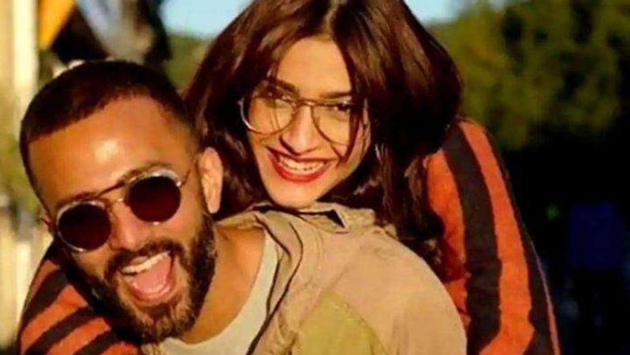 <p>Actress Sonam Kapoor and businessman Anand Ahuja are one of the cutest couples in Bollywood, both are now spending this quarantine period at their London residence.&nbsp;</p>