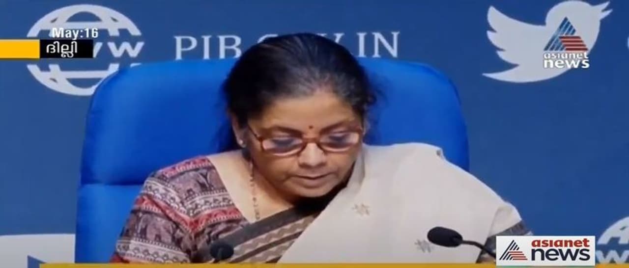 <p>കൊവിഡ് സാമ്പത്തിക പാക്കേജിന്റെ നാലാം ഭാഗത്തിൽ ഭാവിയിൽ സ്വീകരിക്കേണ്ട സാമ്പത്തിക പരിഷ്കരണ നടപടികളെ കുറിച്ചാണ് കേന്ദ്രമന്ത്രി വിശദീകരിച്ചത്. ആഗോള വെല്ലുവിളികൾ നേരിടാനായാലേ സ്വയം പര്യാപ്തമാകാൻ രാജ്യത്തിന് സാധിക്കൂവെന്ന് ധനമന്ത്രി പറഞ്ഞു. പ്രതിരോധ വ്യോമ ബഹിരാകാശ വൈദ്യുത മേഖലകളില്‍ സ്വകാര്യവത്കരണം ശക്തമാക്കുന്നതിനെക്കുറിച്ചുള്ള നിലപാടുകളും മന്ത്രി വിശദമാക്കി</p>