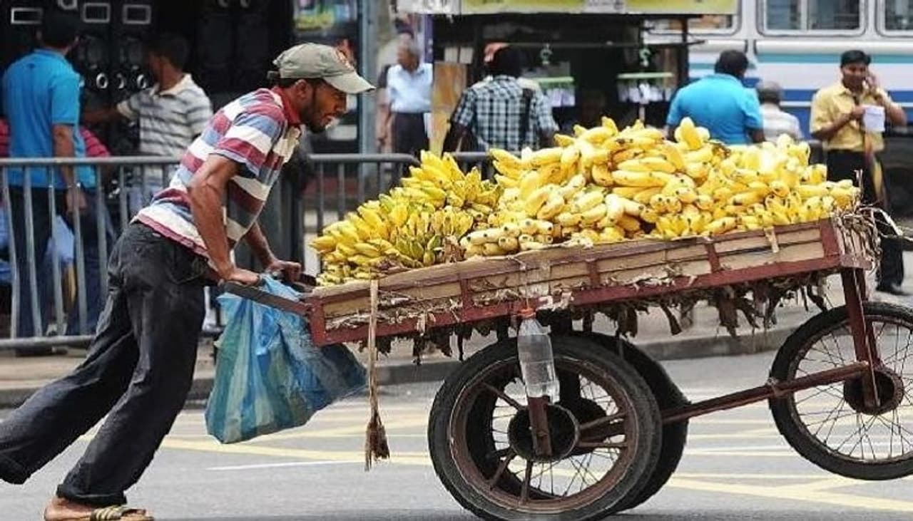 சிறு வியாபாரிகளுக்கு உடனடியாக ரூ.50,000 கடன்! ஆதார் கார்டு போதும்! மத்திய அரசு திட்டம்!