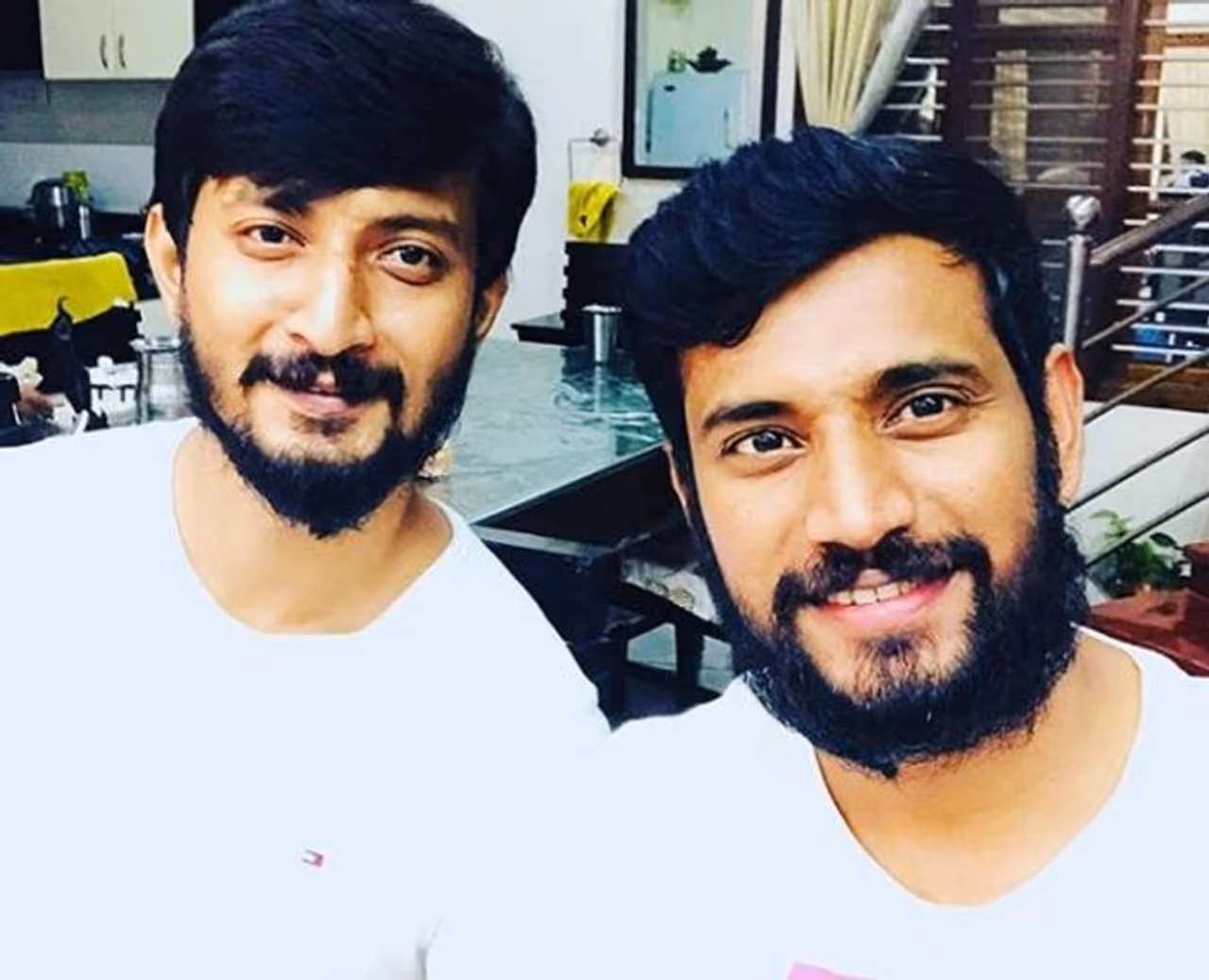 <p>ಲವ್‌ ಮಾಕ್ಟೇಲ್‌ ಚಿತ್ರದ ನಿರ್ದೇಶಕ ಹಾಗೂ ನಟ ಡಾರ್ಲಿಂಗ್ ಕೃಷ್ಣ ಫೇಸ್‌ಬುಕ್‌ ಹ್ಯಾಕ್‌.<br />&nbsp;</p>