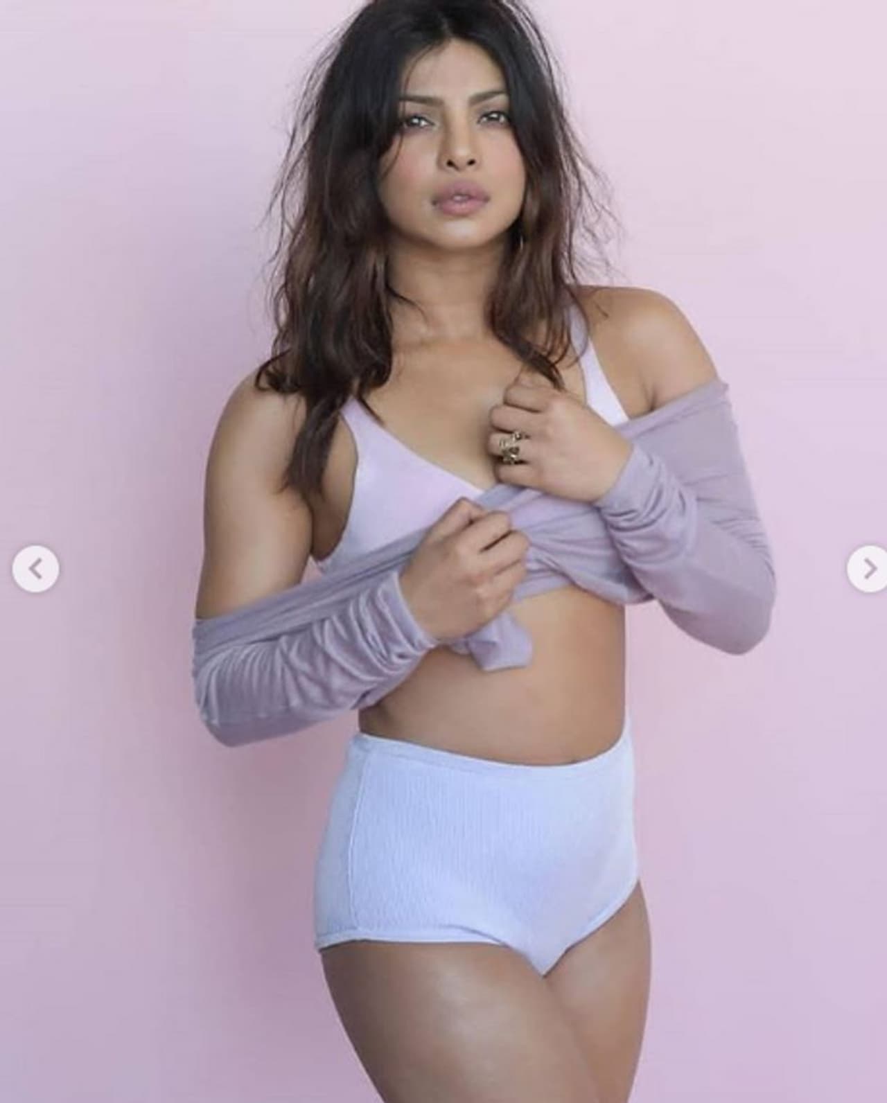 <p>ಕಾರ್ಯಕ್ರಮ ಮುಗಿಸಿ ಹೊರಟಾಗ ಪ್ರಿಯಾಂಕಾ ಕಾಣಿಸಿಕೊಂಡ ಅವತಾರ ಟ್ರೋಲ್ ಆಗಿತ್ತು.</p> <p>ಕಾರ್ಯಕ್ರಮ ಮುಗಿಸಿ ಹೊರಟಾಗ ಪ್ರಿಯಾಂಕಾ ಕಾಣಿಸಿಕೊಂಡ ಅವತಾರ ಟ್ರೋಲ್ ಆಗಿತ್ತು.</p>