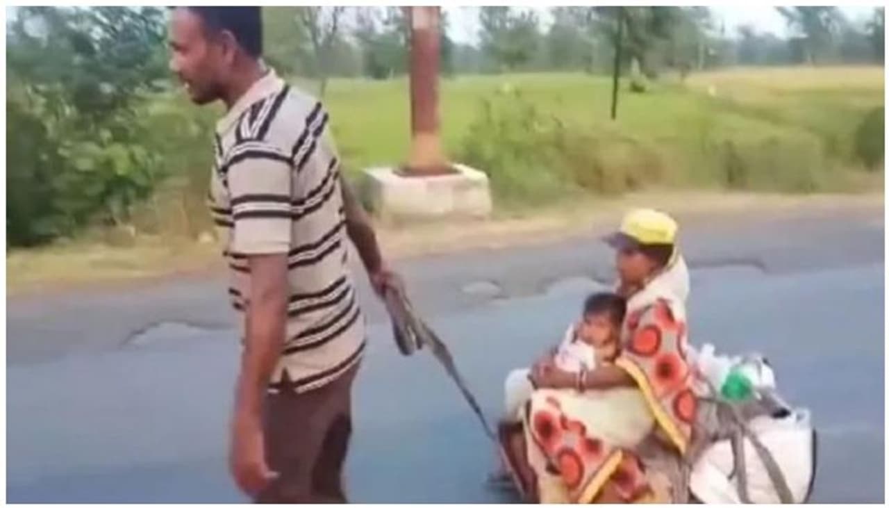 <p>ഗർഭിണിയായ ഭാര്യയെയും കുഞ്ഞിനെയും ഉന്തുവണ്ടിയിലിരുത്തി 700 കിലോമീറ്റർ ദൂരം യാത്ര ചെയ്യാൻ തീരുമാനിച്ച് രാമു അതിഥി തൊഴിലാളി. ഹൈദരാബാദിൽ നിന്ന് മധ്യപ്രദേശിലെ വീട്ടിലേക്കാണ് ഇയാൾ കുടുംബത്തോടൊപ്പം യാത്ര ആരംഭിച്ചത്. ചക്രവും തടിക്കഷ്ണവും ഉപയോ​ഗിച്ച സ്വയം നിർമ്മിച്ച ഉന്തുവണ്ടി കൈകൊണ്ട് വലിച്ചു നീക്കിയാണ് മൂന്നു ദിവസം കൊണ്ട് ഇവർ ​​ഗ്രാമത്തിലെത്തി ചേർന്നത്.<br />&nbsp;</p>