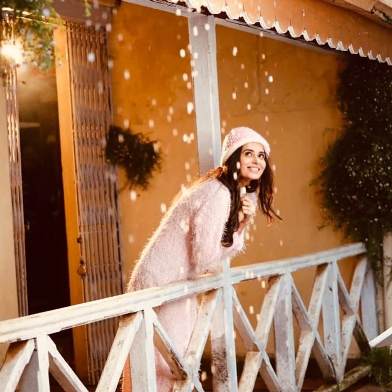 <p>Meenakshidixit </p> <p>Meenakshidixit </p>