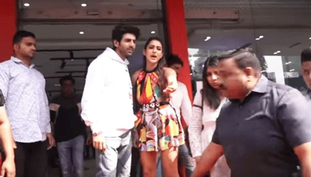 <p>During Love Aaj Kal promotion, Sara Ali Khan and Kartik Aaryan were too busy promoting their movie, where Sara lost her cool and yelled at a photographer, who was taking her pictures. <br /> </p> <p>During Love Aaj Kal promotion, Sara Ali Khan and Kartik Aaryan were too busy promoting their movie, where Sara lost her cool and yelled at a photographer, who was taking her pictures. <br /> </p>