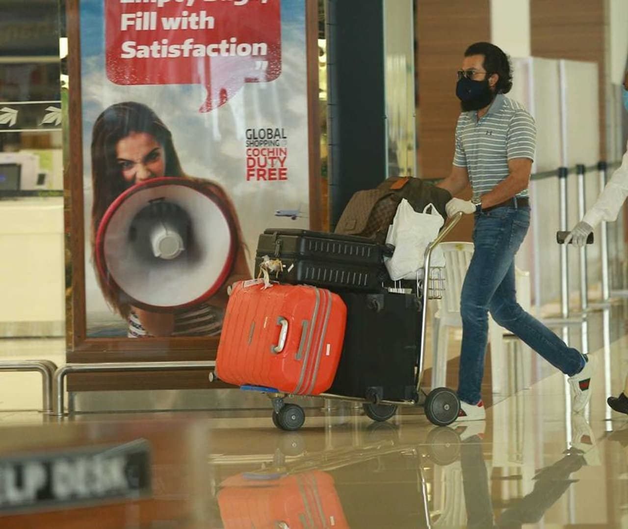 <p>സിനിമയുടെ ഇനിയുള്ള ഷെഡ്യൂളുകൾ സഹാറ മരുഭൂമിയിലും, ജോർദാനിലും പൂർത്തിയാക്കേണ്ടതുണ്ട്. </p> <p>സിനിമയുടെ ഇനിയുള്ള ഷെഡ്യൂളുകൾ സഹാറ മരുഭൂമിയിലും, ജോർദാനിലും പൂർത്തിയാക്കേണ്ടതുണ്ട്. </p>