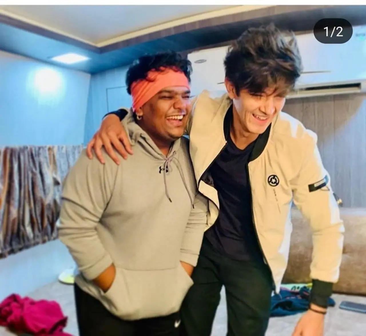 <p>ಬಾಲಿವುಡ್ ಚಿತ್ರರಂಗದ ಖ್ಯಾತ ಹಾಸ್ಯ ನಟನಾಗಿ ಗುರುತಿಸಿಕೊಂಡಿರುವ ಮೋಹಿತ್ ಬಾಗೆಲ್ ಬಾಲ ಕಲಾವಿದನಾಗಿ ಬಣ್ಣದ ಲೋಕಕ್ಕೆ ಕಾಲಿಟ್ಟು ಸಲ್ಮಾನ್ ಖಾನ್ ನಂತಹ ಸ್ಟಾರ್ ನಟರ ಜೊತೆ ಅಭಿನಯಿಸಿದ್ದಾರೆ. </p> <p>ಬಾಲಿವುಡ್ ಚಿತ್ರರಂಗದ ಖ್ಯಾತ ಹಾಸ್ಯ ನಟನಾಗಿ ಗುರುತಿಸಿಕೊಂಡಿರುವ ಮೋಹಿತ್ ಬಾಗೆಲ್ ಬಾಲ ಕಲಾವಿದನಾಗಿ ಬಣ್ಣದ ಲೋಕಕ್ಕೆ ಕಾಲಿಟ್ಟು ಸಲ್ಮಾನ್ ಖಾನ್ ನಂತಹ ಸ್ಟಾರ್ ನಟರ ಜೊತೆ ಅಭಿನಯಿಸಿದ್ದಾರೆ. </p>