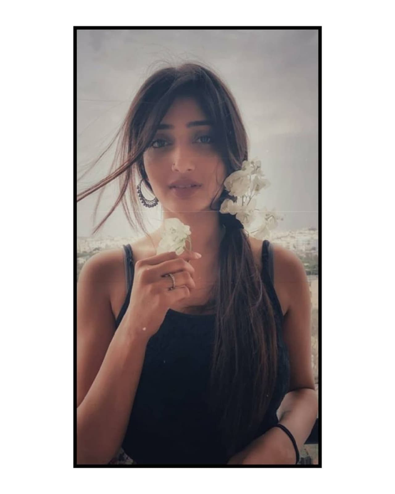 <p>Priya </p> <p>Priya </p>