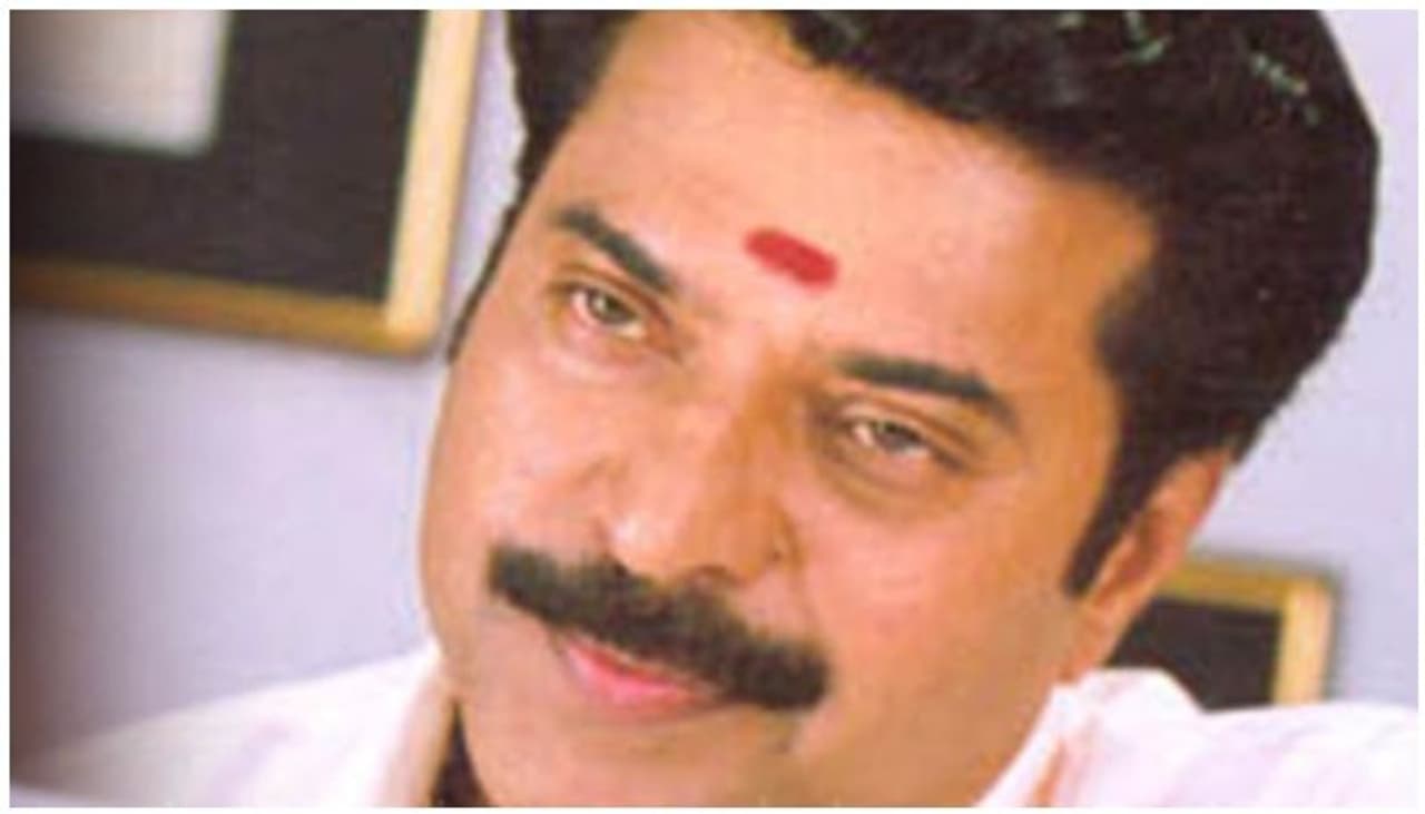 <p>സിനിമയുടെ പുതിയ ഭാഗത്തിന്റെ തിരക്കഥ പൂര്ത്തിയായിയെന്നും ബാസ്കറ്റ് കില്ലിംഗ് എന്ന പ്രത്യേക കൊലപാതക രീതിയും അതിനെ കുറിച്ചുള്ള അന്വേഷണമായിരിക്കും ചിത്രത്തില് പ്രമേയമാകുകയെന്നും വാര്ത്തകളുണ്ടായി. മമ്മൂട്ടി സിബിഐ ആകാൻ തയ്യാറെടുക്കുന്നുവെന്നും പരമ്പരയിലെ ഏറ്റവും ത്രില്ലിംഗ് ആയ ചിത്രമായിരിക്കും ഇതെന്നും അഭിപ്രായമുണ്ടായി. പക്ഷേ ഇനിയെന്ന് ചിത്രം എത്തും എന്നാണ് ആരാധകര് ചോദിക്കുന്നത്. കൊവിഡ് കാലം സൃഷ്ടിച്ച പ്രതിസന്ധി കഴിഞ്ഞ് സിനിമ എത്തും എന്നുതന്നെയാണ് സേതുരാമയ്യര് സിബിയുടെ ആരാധകര് കരുതുന്നത്. സിബിഐ പരമ്പരയിലെ ഏറ്റവും വിജയമാക്കി ചിത്രത്തെ മാറ്റാനും ആരാധകര് ആഗ്രഹിക്കുന്നു.</p> <p>സിനിമയുടെ പുതിയ ഭാഗത്തിന്റെ തിരക്കഥ പൂര്ത്തിയായിയെന്നും ബാസ്കറ്റ് കില്ലിംഗ് എന്ന പ്രത്യേക കൊലപാതക രീതിയും അതിനെ കുറിച്ചുള്ള അന്വേഷണമായിരിക്കും ചിത്രത്തില് പ്രമേയമാകുകയെന്നും വാര്ത്തകളുണ്ടായി. മമ്മൂട്ടി സിബിഐ ആകാൻ തയ്യാറെടുക്കുന്നുവെന്നും പരമ്പരയിലെ ഏറ്റവും ത്രില്ലിംഗ് ആയ ചിത്രമായിരിക്കും ഇതെന്നും അഭിപ്രായമുണ്ടായി. പക്ഷേ ഇനിയെന്ന് ചിത്രം എത്തും എന്നാണ് ആരാധകര് ചോദിക്കുന്നത്. കൊവിഡ് കാലം സൃഷ്ടിച്ച പ്രതിസന്ധി കഴിഞ്ഞ് സിനിമ എത്തും എന്നുതന്നെയാണ് സേതുരാമയ്യര് സിബിയുടെ ആരാധകര് കരുതുന്നത്. സിബിഐ പരമ്പരയിലെ ഏറ്റവും വിജയമാക്കി ചിത്രത്തെ മാറ്റാനും ആരാധകര് ആഗ്രഹിക്കുന്നു.</p>