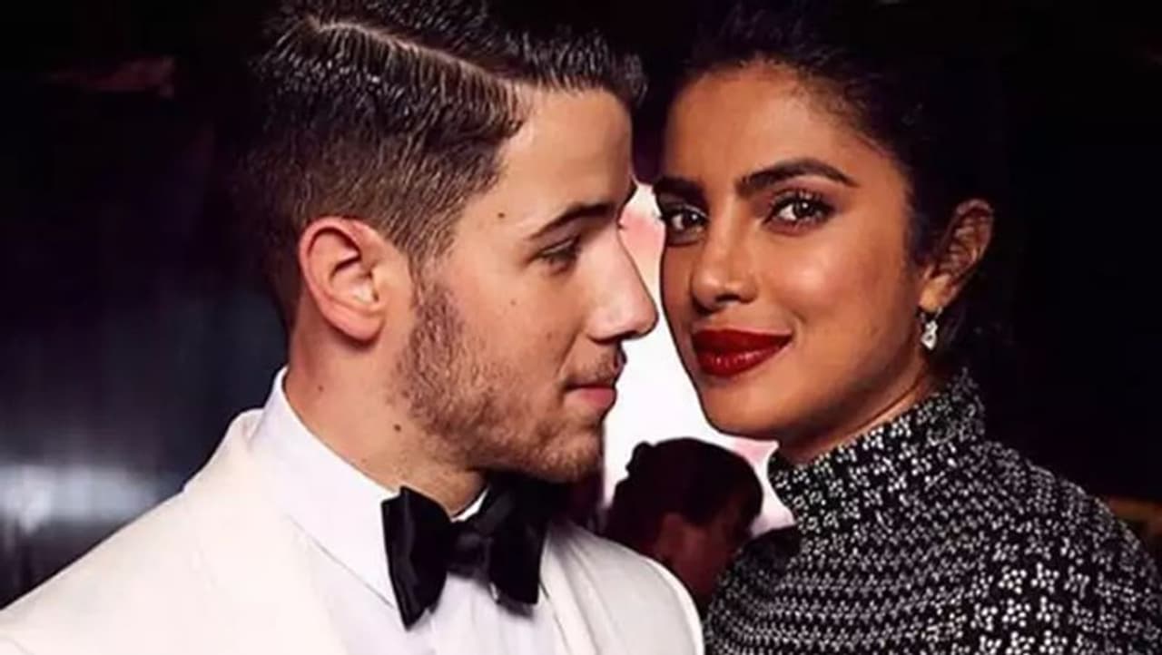 <p>Last year, Pakistani actress Mehwish Hayat shared a picture of her and Nick Jonas on social media, Pakistani fans of the stars were excited to see them in one frame.</p> <p>Last year, Pakistani actress Mehwish Hayat shared a picture of her and Nick Jonas on social media, Pakistani fans of the stars were excited to see them in one frame.</p>