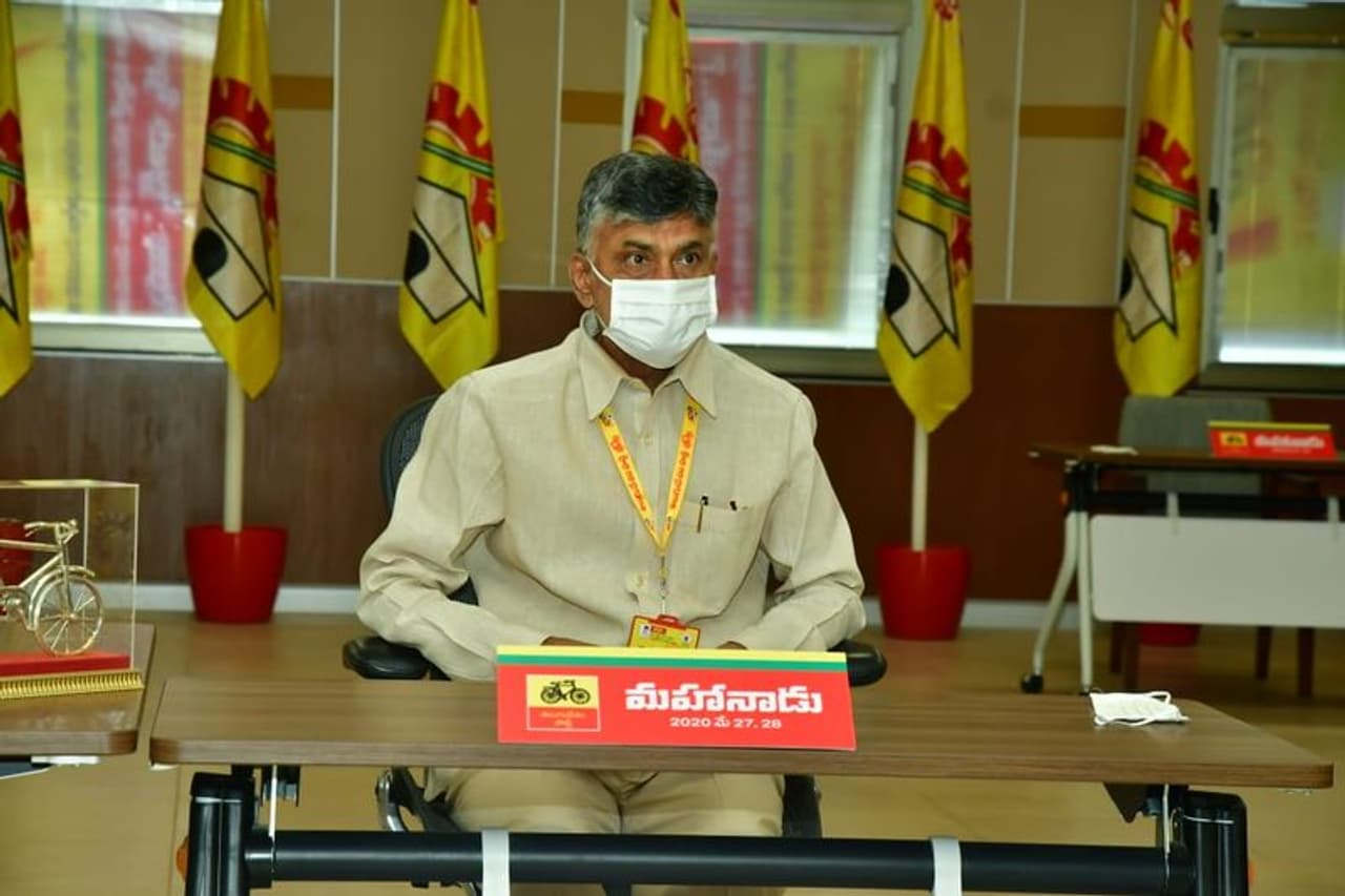 <p>విజయనగరం జిల్లాలోని టీడీపీలో చోటు చేసుకొన్న విబేధాలపై పార్టీ అధిష్టానం చర్యలు తీసుకొంది. </p> <p>విజయనగరం జిల్లాలోని టీడీపీలో చోటు చేసుకొన్న విబేధాలపై పార్టీ అధిష్టానం చర్యలు తీసుకొంది. </p>