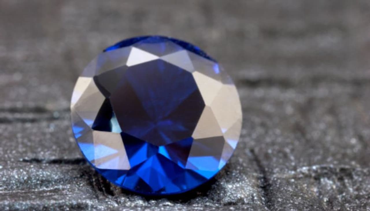 <p>ನೀಲಮಣಿ ಬಹಳ ತ್ವರಿತ ಮತ್ತು ಪರಿಣಾಮಕಾರಿ ರತ್ನ. ಆದ್ದರಿಂದ, ಅದರ ಶುಭ ಮತ್ತು ಕೆಟ್ಟ ಫಲಿತಾಂಶಗಳು ಎರಡೂ ತ್ವರಿತವಾಗಿ ಲಭ್ಯವಿದೆ. ಅದನ್ನು ಧರಿಸುವ ಮೊದಲು ಎಚ್ಚರಿಕೆ ವಹಿಸಬೇಕು.</p>