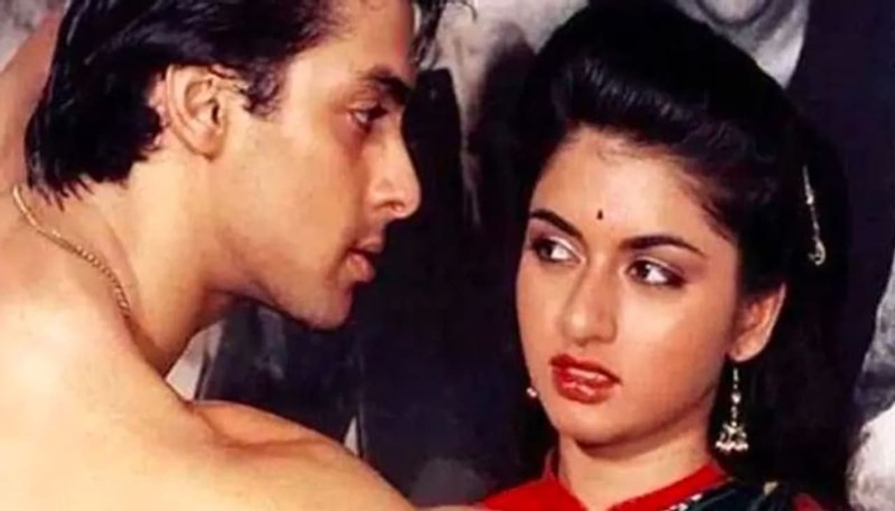 <p>ಮೈನೆ ಪ್ಯಾರ್ ಕಿಯಾ' ಚಿತ್ರ ಸಲ್ಮಾನ್ ಮತ್ತು ಭಾಗ್ಯಶ್ರೀ ಇಬ್ಬರನ್ನೂ ರಾತ್ರೋರಾತ್ರಿ ತಾರೆಯರನ್ನಾಗಿ ಮಾಡಿತು. ಇವರಿಬ್ಬರ ಜೋಡಿಯು ಕೂಡ ದೊಡ್ಡ ಹಿಟ್ ಆಗಿತ್ತು.</p>