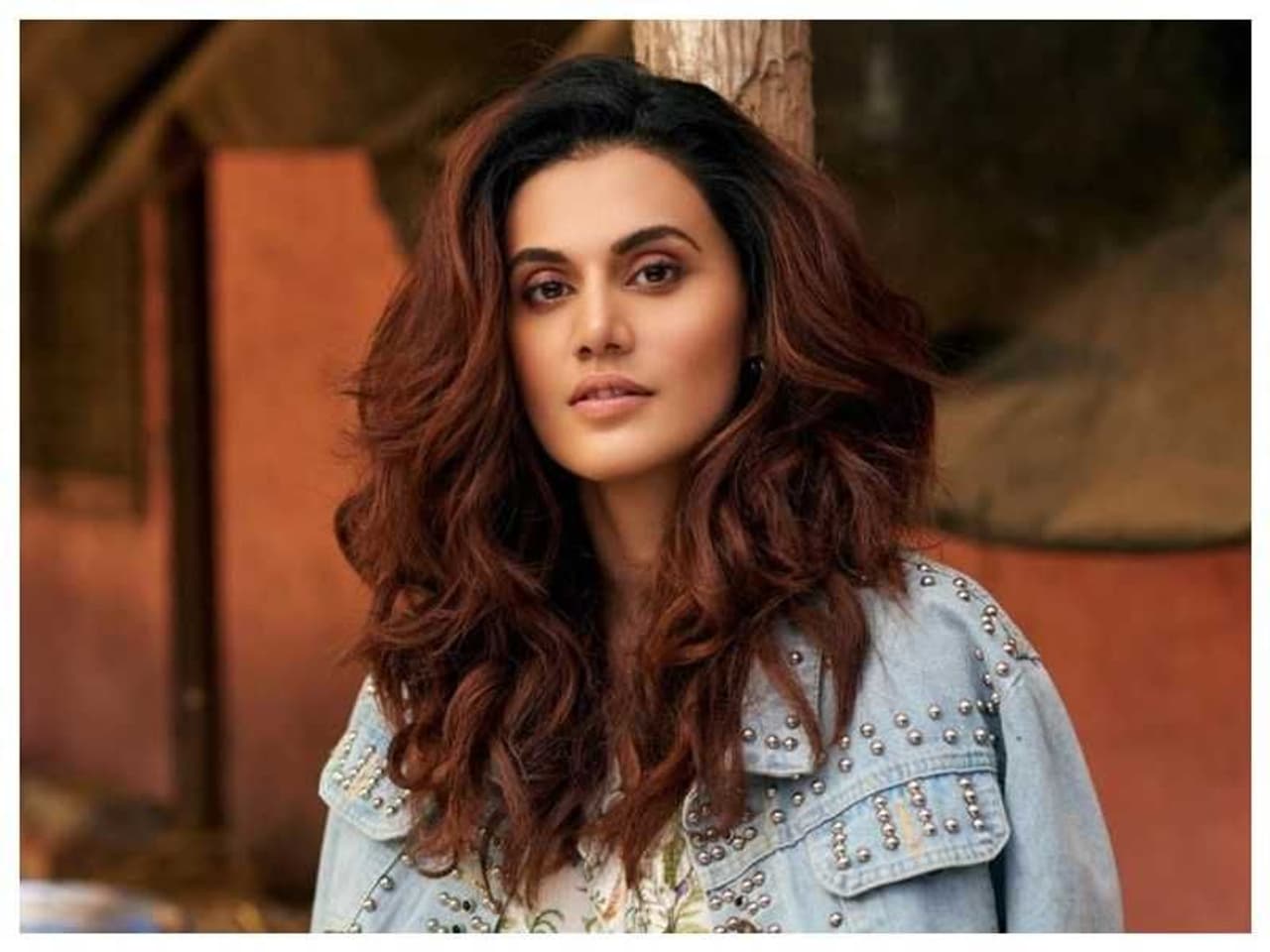 <p>ಹೊಸ ತಲೆಮಾರಿನ ಪ್ರತಿಭಾನ್ವಿತ ನಟಿ ತಾಪ್ಸಿ ಪನ್ನು. ಚಶ್ಮೆ ಬದ್ದೂರ್ನಿಂದ ತೊಡಗಿ ಪಿಂಕ್ ನಂತರ ಗೇಮ್ ಓವರ್ ಸಿನಿಮಾಗಳ ಮೂಲಕ ತಾಪ್ಸಿ ಬೆಳೆದು ಬಂದಿದ್ದಾರೆ. ನಟನೆಯೂ ಪ್ರಬುದ್ಧವಾಗಿದೆ.</p> <p>ಹೊಸ ತಲೆಮಾರಿನ ಪ್ರತಿಭಾನ್ವಿತ ನಟಿ ತಾಪ್ಸಿ ಪನ್ನು. ಚಶ್ಮೆ ಬದ್ದೂರ್ನಿಂದ ತೊಡಗಿ ಪಿಂಕ್ ನಂತರ ಗೇಮ್ ಓವರ್ ಸಿನಿಮಾಗಳ ಮೂಲಕ ತಾಪ್ಸಿ ಬೆಳೆದು ಬಂದಿದ್ದಾರೆ. ನಟನೆಯೂ ಪ್ರಬುದ್ಧವಾಗಿದೆ.</p>