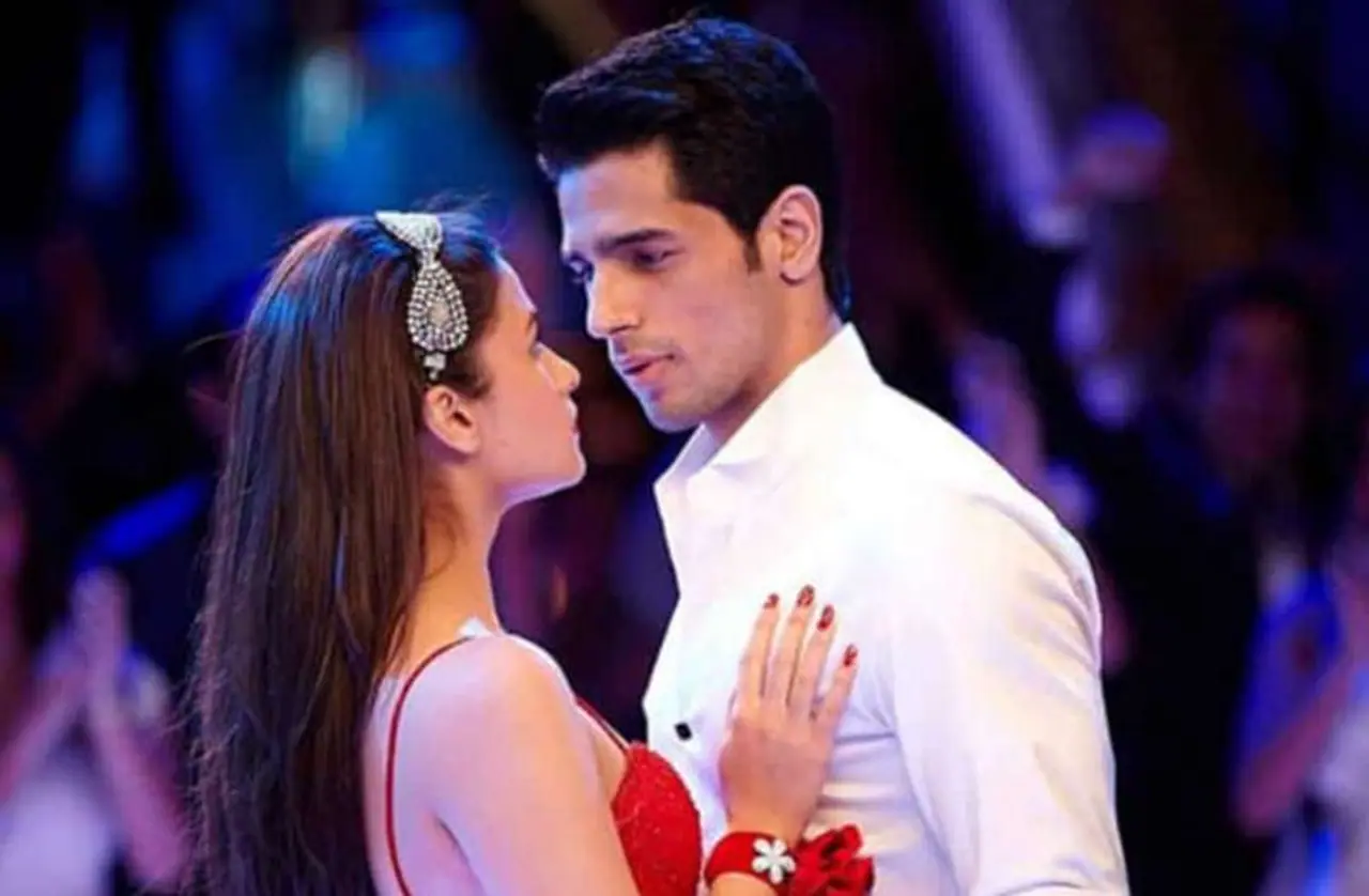 <p>ಜನಪ್ರಿಯ ಚಾಟ್ ಶೋವೊಂದರಲ್ಲಿ, ಸಿದ್ಧಾರ್ಥ್ ಮಲ್ಹೋತ್ರಾ ಆಲಿಯಾ ಭಟ್ ಮತ್ತು ಅವರೊಂದಿಗಿನ ಸಂಬಂಧದ ಬಗ್ಗೆ ಮಾತಾನಾಡಿದ್ದಾರೆ.</p>