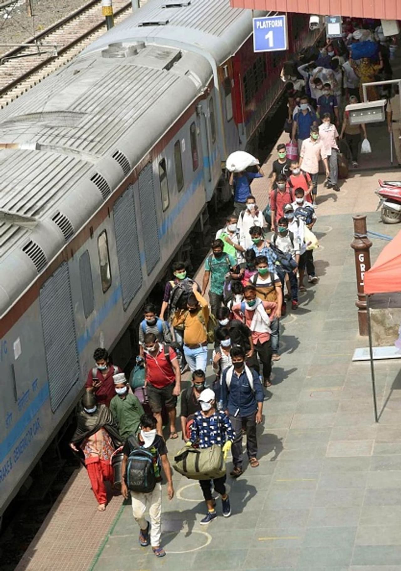 <p>രാജ്യത്തെ കൊവിഡ് രോഗികളുടെ എണ്ണം 1.6 ലക്ഷം പിന്നിടുമ്പോൾ, ലോകത്ത് കൊവിഡ് ഏറ്റവും ഗുരുതരമായി ബാധിച്ച രാജ്യങ്ങളുടെ പട്ടികയിൽ ചൈനയെയും മറികടക്കുകയാണ് ഇന്ത്യ. </p> <p>രാജ്യത്തെ കൊവിഡ് രോഗികളുടെ എണ്ണം 1.6 ലക്ഷം പിന്നിടുമ്പോൾ, ലോകത്ത് കൊവിഡ് ഏറ്റവും ഗുരുതരമായി ബാധിച്ച രാജ്യങ്ങളുടെ പട്ടികയിൽ ചൈനയെയും മറികടക്കുകയാണ് ഇന്ത്യ. </p>