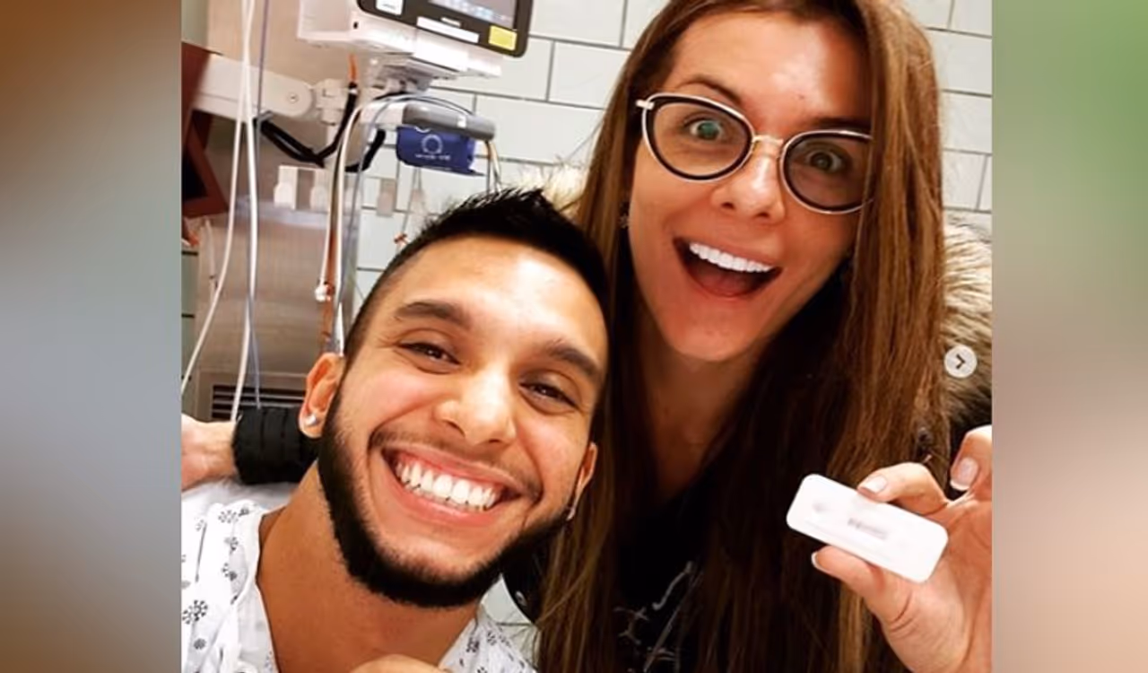 <p>ಡೆನಾ ಸುಲ್ತಾನಾ ಪುರುಷನಾಗಿ ಜನಿಸಿದ್ದ. ಆದರೆ ದಿನ ಕಳೆಯುತ್ತಿದ್ದಂತೆಯೇ ಆತನಲ್ಲಿ ಸ್ತ್ರೀಯರ ಲಕ್ಷಣಗಳು ಗೋಚರಿಸಿವೆ. ಹೀಗಿರುವಾಗ ಅವರನ್ನು ಪರೀಕ್ಷಿಸಿದ ವೈದ್ಯರು ಸುಲ್ತಾನಾ ಪುರುಷ ಅಲ್ಲ, ಸ್ತ್ರೀ ಎಂದು ತಿಳಿಸಿದ್ದಾರೆ. ಇದಾದ ಬಳಿಕ ಅವರು ಓರ್ವ ತೃತೀಯ ಲಿಂಗಿಯನ್ನು ಮದುವೆಯಾದರು. ಬಳಿಕ ಅವರು ಪ್ರೆಗ್ನೆಂಟ್ ಆಗಿದ್ದು, ಮುಂದಿನ ತಿಂಗಳು ಪುಟ್ಟ ಕಂದನಿಗೆ ಜನ್ಮ ನೀಡಲಿದ್ದಾರೆ.</p> <p>ಡೆನಾ ಸುಲ್ತಾನಾ ಪುರುಷನಾಗಿ ಜನಿಸಿದ್ದ. ಆದರೆ ದಿನ ಕಳೆಯುತ್ತಿದ್ದಂತೆಯೇ ಆತನಲ್ಲಿ ಸ್ತ್ರೀಯರ ಲಕ್ಷಣಗಳು ಗೋಚರಿಸಿವೆ. ಹೀಗಿರುವಾಗ ಅವರನ್ನು ಪರೀಕ್ಷಿಸಿದ ವೈದ್ಯರು ಸುಲ್ತಾನಾ ಪುರುಷ ಅಲ್ಲ, ಸ್ತ್ರೀ ಎಂದು ತಿಳಿಸಿದ್ದಾರೆ. ಇದಾದ ಬಳಿಕ ಅವರು ಓರ್ವ ತೃತೀಯ ಲಿಂಗಿಯನ್ನು ಮದುವೆಯಾದರು. ಬಳಿಕ ಅವರು ಪ್ರೆಗ್ನೆಂಟ್ ಆಗಿದ್ದು, ಮುಂದಿನ ತಿಂಗಳು ಪುಟ್ಟ ಕಂದನಿಗೆ ಜನ್ಮ ನೀಡಲಿದ್ದಾರೆ.</p>