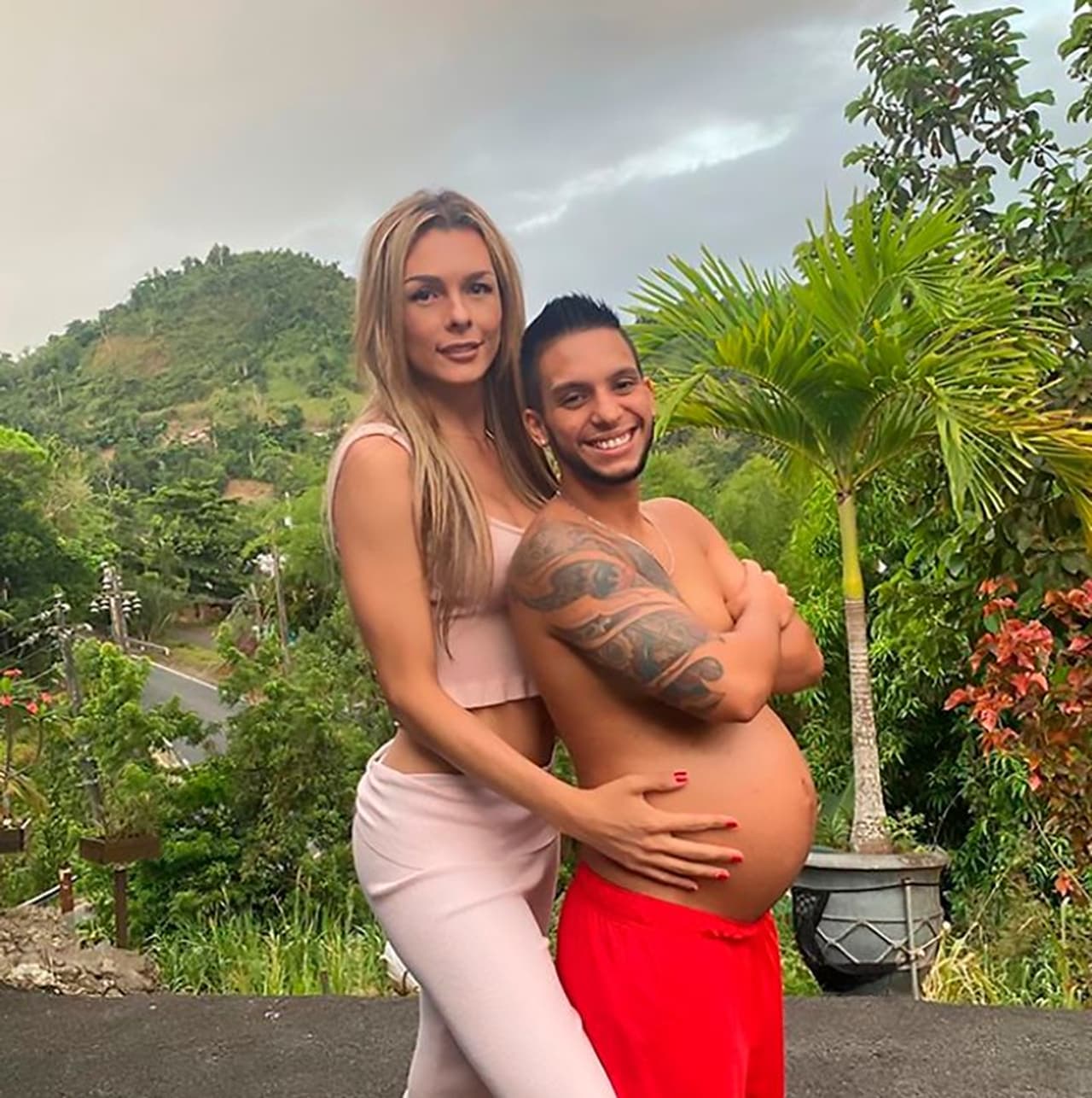 <p>പുരുഷനായി ജനിച്ച് ലിംഗമാറ്റ ശസ്ത്രക്രിയയിലൂടെ സ്ത്രീയായി മാറിയ മോഡലാണ് ഡന്ന സുൽത്താന. സ്ത്രീയായി ജനിച്ച് പുരുഷനായി മാറുകയായിരുന്നു എസ്റ്റബാനും. </p> <p>പുരുഷനായി ജനിച്ച് ലിംഗമാറ്റ ശസ്ത്രക്രിയയിലൂടെ സ്ത്രീയായി മാറിയ മോഡലാണ് ഡന്ന സുൽത്താന. സ്ത്രീയായി ജനിച്ച് പുരുഷനായി മാറുകയായിരുന്നു എസ്റ്റബാനും. </p>