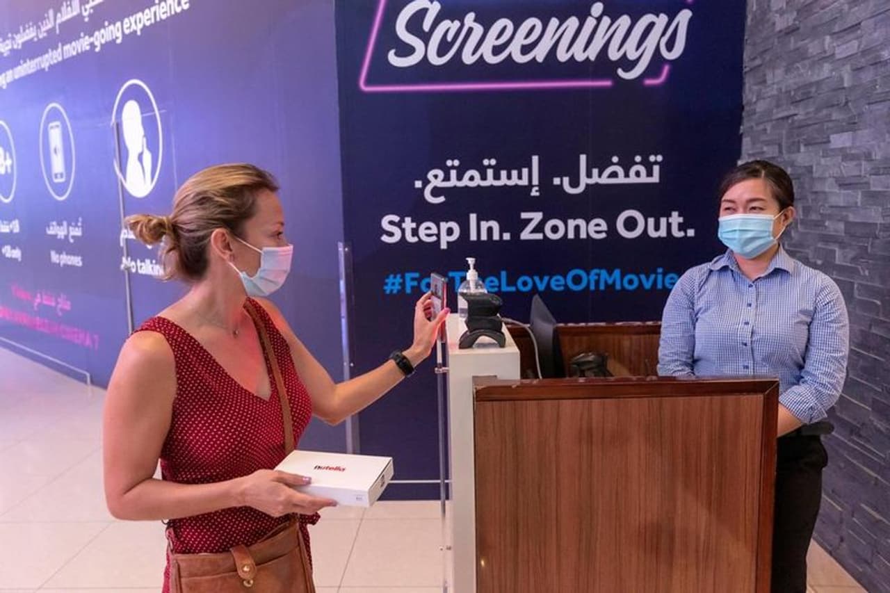 <p><br />ദുബായിലെ സുപ്രീം കമ്മറ്റി ഓഫ് ക്രൈസിസ് ആന്ഡ് ഡിസാസ്റ്റര് മാനേജ്മെന്റ് ആണ് മാസ്ക് ധരിക്കേണ്ടത് സംബന്ധിച്ച് പുതിയ മാര്ഗനിര്ദ്ദേശങ്ങള് പുറത്തിറക്കിയത്. </p><p><br /> </p> <p><br />ദുബായിലെ സുപ്രീം കമ്മറ്റി ഓഫ് ക്രൈസിസ് ആന്ഡ് ഡിസാസ്റ്റര് മാനേജ്മെന്റ് ആണ് മാസ്ക് ധരിക്കേണ്ടത് സംബന്ധിച്ച് പുതിയ മാര്ഗനിര്ദ്ദേശങ്ങള് പുറത്തിറക്കിയത്. </p><p><br /> </p>