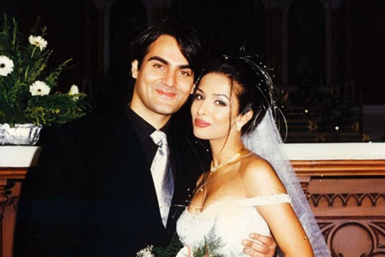 <p>We all know Malaika Arora and Arbaaz Khan are not together anymore, and that they moved on with their personal lives. Malaika is dating Arjun Kapoor, and Arbaaz is with Italian model Giorgia Adriani.<br /> </p> <p>We all know Malaika Arora and Arbaaz Khan are not together anymore, and that they moved on with their personal lives. Malaika is dating Arjun Kapoor, and Arbaaz is with Italian model Giorgia Adriani.<br /> </p>