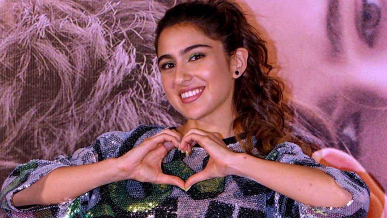 <p>Sara Ali Khan is not just appreciated for her acting skills, but also for her sense of humour. The actor had the Internet chuckling away&nbsp;after she posted a picture flaunting her poetic skills.</p>