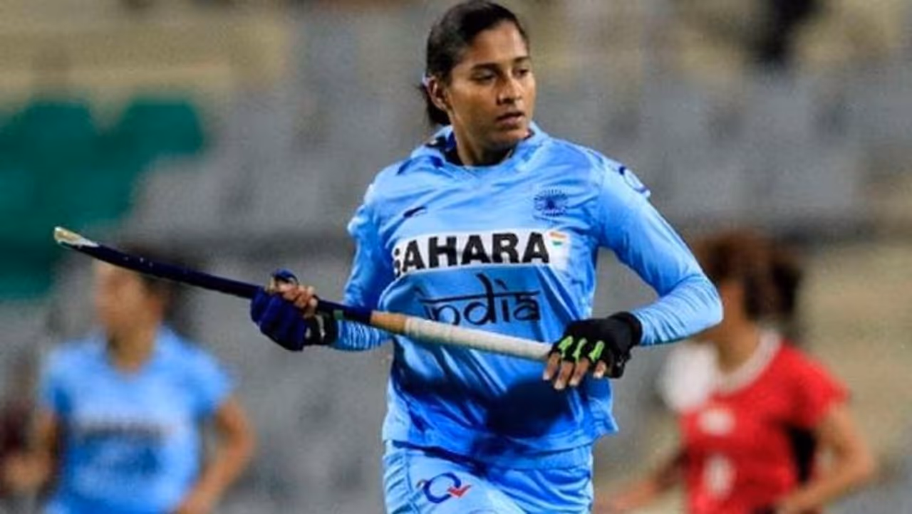 <p><strong>Rani Rampal, Indian Hockey Team Captain</strong></p><p><strong>Struggle </strong>Spent whole life in mud house and this daughter of rickshaw puller went to become a successful hockey player</p><p>Rani Rampal, captain of the Indian women's hockey team, has recently been honored with the Arjuna Award. Born in a small village in Haryana, Rani has spent her childhood in a mud house, she has suffered poverty as well as taunts of relatives and society. Her father used to pull rickshaw and sell bricks to run the house. Her house use to get flooded during heavy rainy days.&nbsp;</p><p>Rani told that when she expressed her desire to play hockey, her parents and relatives did not cooperate. Relatives also used to taunt the father and say, 'What will she do by playing hockey? Just wearing a short skirt will run in the field and ruin the honor of the house'. At that time, she was afraid that she would never be able to play hockey. Today, the same people praise her and visit her place when she returns home.</p>
