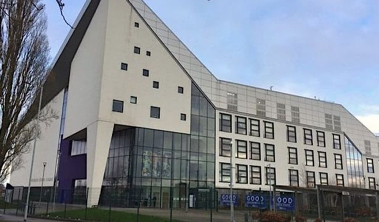 <p>ಸೋಶಿಯಲ್ ಮೀಡಿಯಾದಲ್ಲಿ ಇಂಗ್ಲೆಂಡ್ನ ಶಾಲೆಯೊಂದರ ಪ್ರಾಥಮಿಕ ಶಾಲಾ ಮಕ್ಕಳಿಗೆ ನೀಡಲಾದ ಹೋಂ ವರ್ಕ್ ಇತ್ತೀಚೆಗೆ ಭಾರೀ ಸದ್ದು ಮಾಡಿದೆ. ಮಕ್ಕಳಲ್ಲಿ ಎಡಲ್ಟ್ ಪ್ರಶ್ನೆಗಳಿಗೆ ಉತ್ತರಿಸುವಂತೆ ಹೇಳಲಾಗಿದೆ. </p> <p>ಸೋಶಿಯಲ್ ಮೀಡಿಯಾದಲ್ಲಿ ಇಂಗ್ಲೆಂಡ್ನ ಶಾಲೆಯೊಂದರ ಪ್ರಾಥಮಿಕ ಶಾಲಾ ಮಕ್ಕಳಿಗೆ ನೀಡಲಾದ ಹೋಂ ವರ್ಕ್ ಇತ್ತೀಚೆಗೆ ಭಾರೀ ಸದ್ದು ಮಾಡಿದೆ. ಮಕ್ಕಳಲ್ಲಿ ಎಡಲ್ಟ್ ಪ್ರಶ್ನೆಗಳಿಗೆ ಉತ್ತರಿಸುವಂತೆ ಹೇಳಲಾಗಿದೆ. </p>